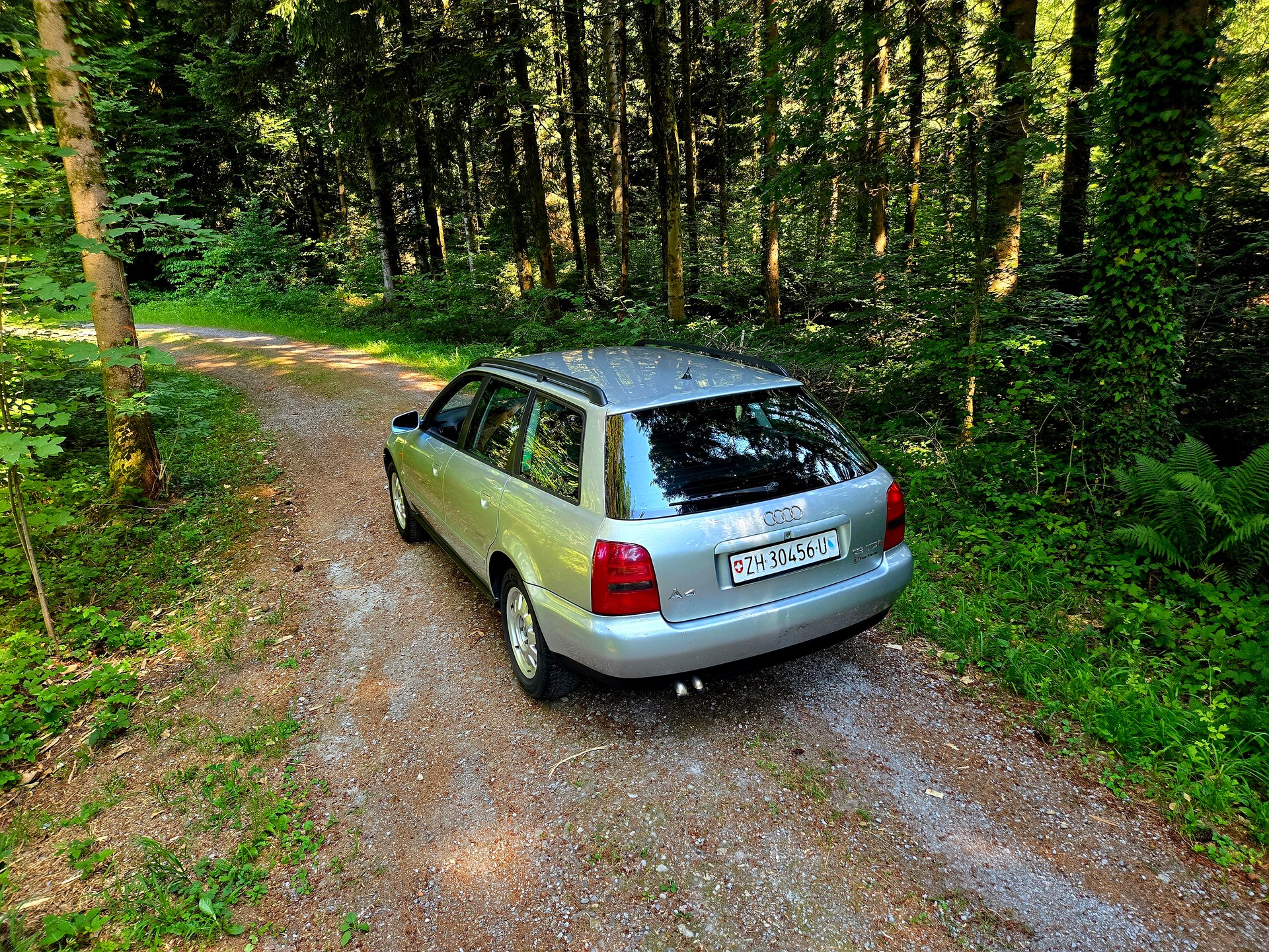 AUDI A4 Avant 1.9 TDI-image-1