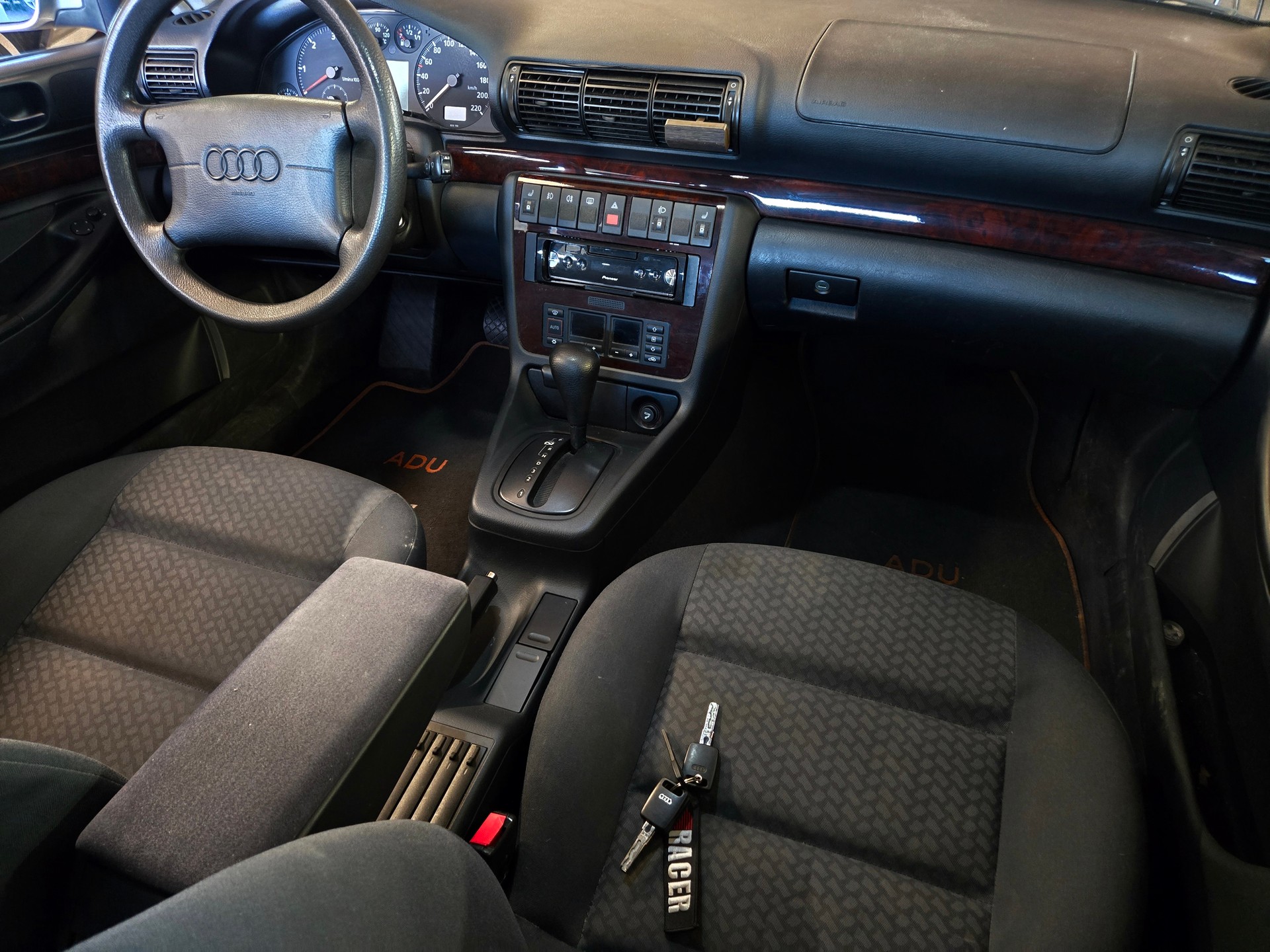 AUDI A4 Avant 1.9 TDI-image-10
