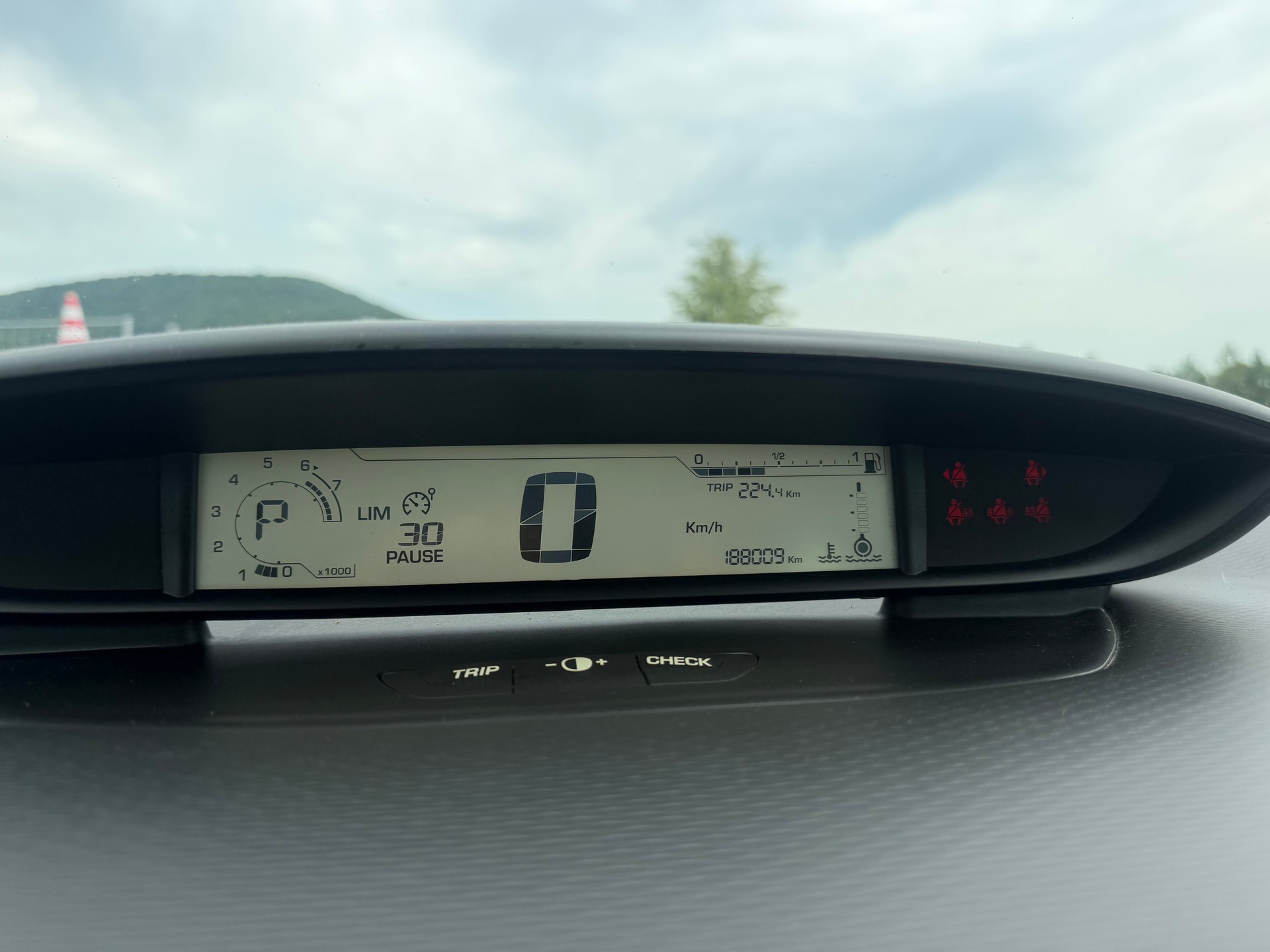 CITROEN C4 Berline 1.6i 16V VTR (Pack) Automatic-image-11