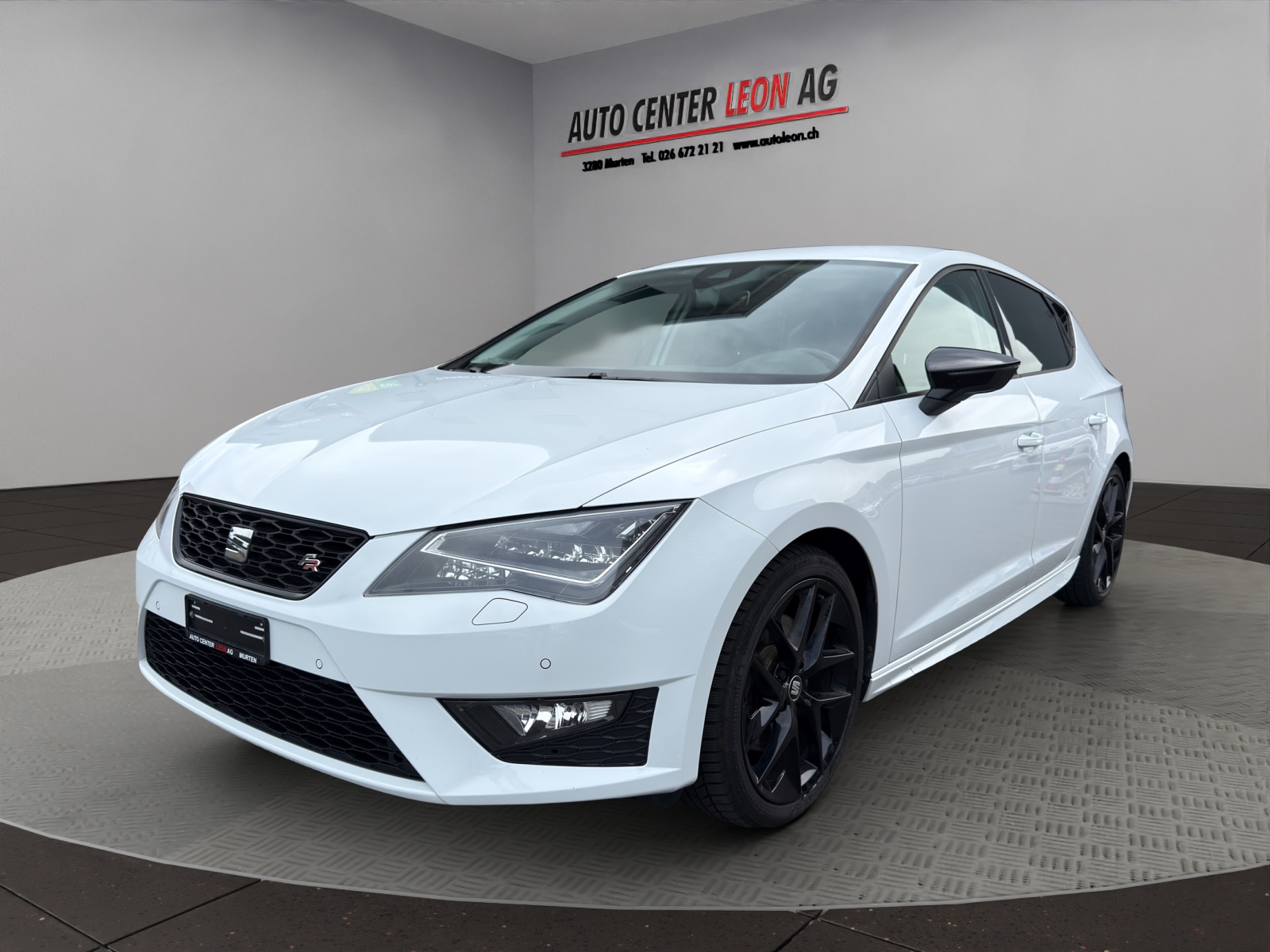 SEAT Leon 1.8 TSI FR Line-showroom-element-1