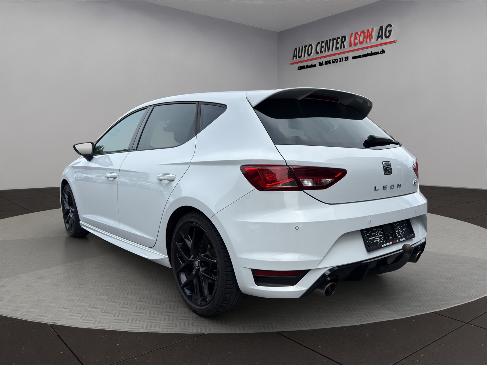 SEAT Leon 1.8 TSI FR Line-showroom-element-3