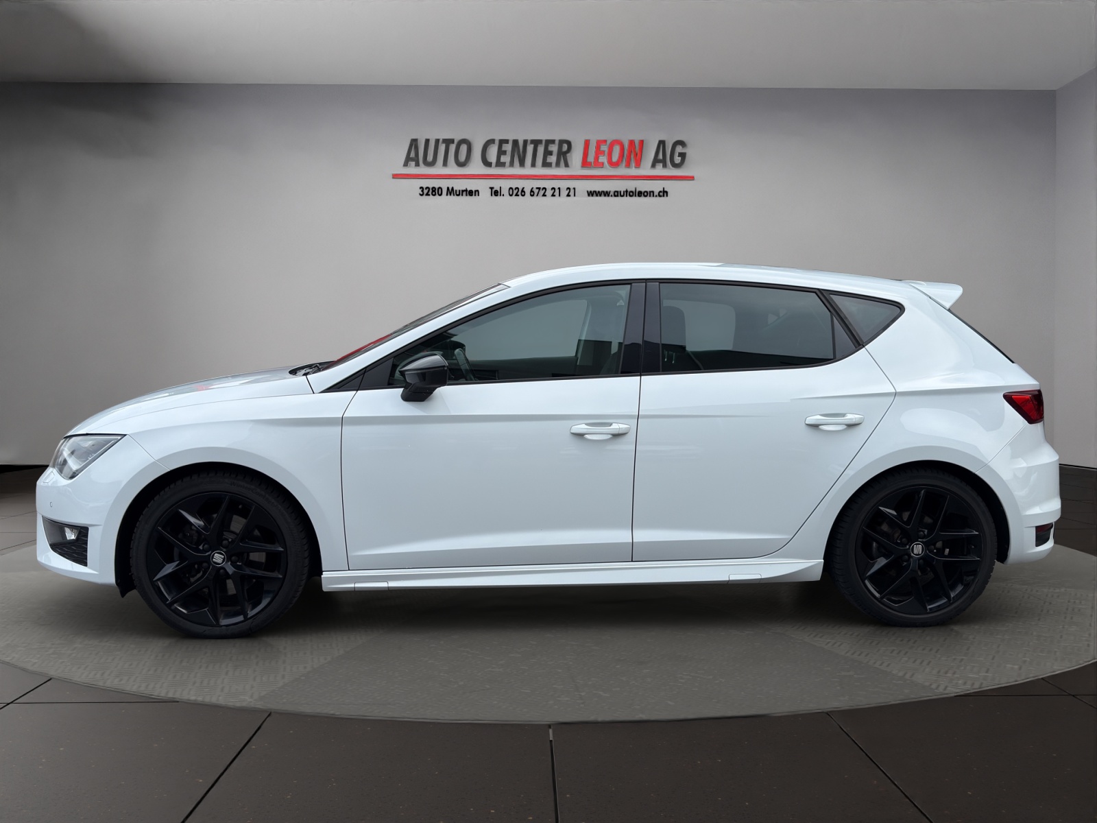 SEAT Leon 1.8 TSI FR Line-showroom-element-2