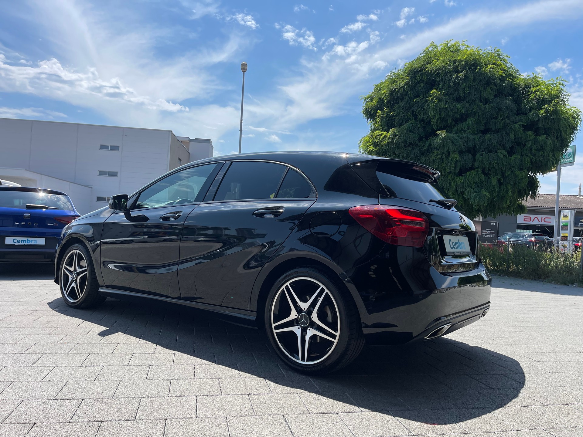 MERCEDES-BENZ A 200 AMG Line 7G-DCT-image-5