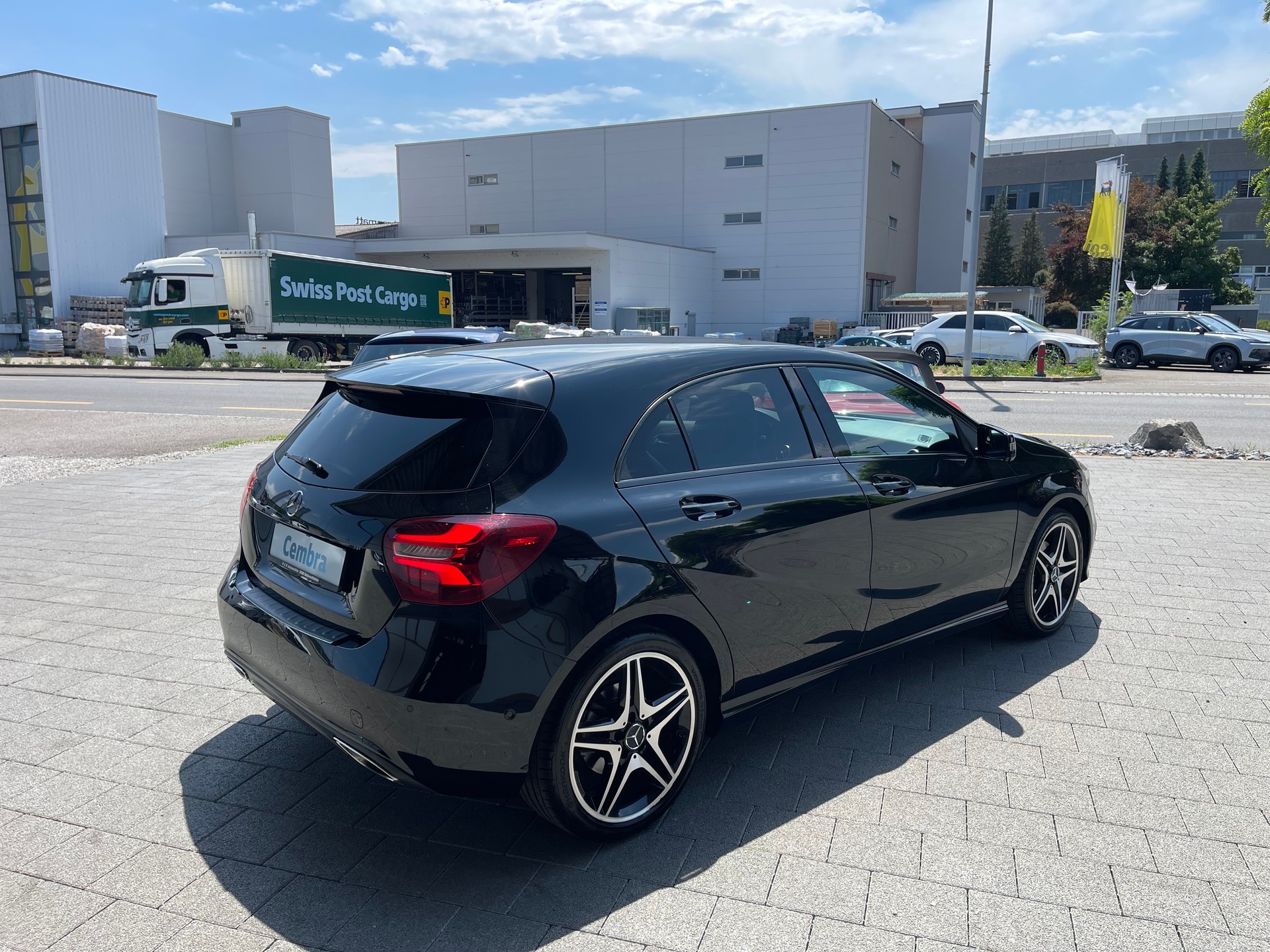 MERCEDES-BENZ A 200 AMG Line 7G-DCT-image-8