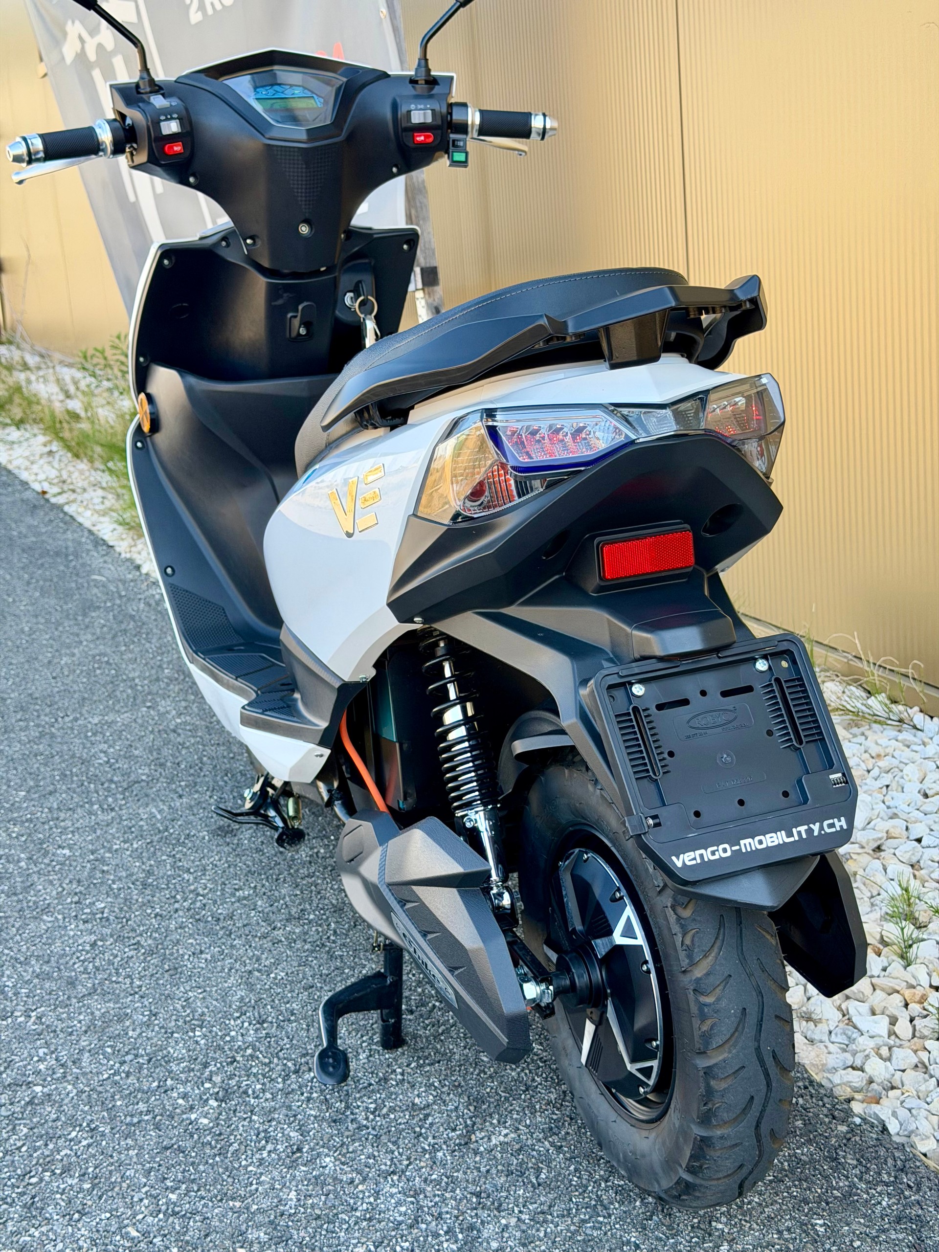 VENGO LEO scooter électrique 45km/h - Plaque jaune-image-12