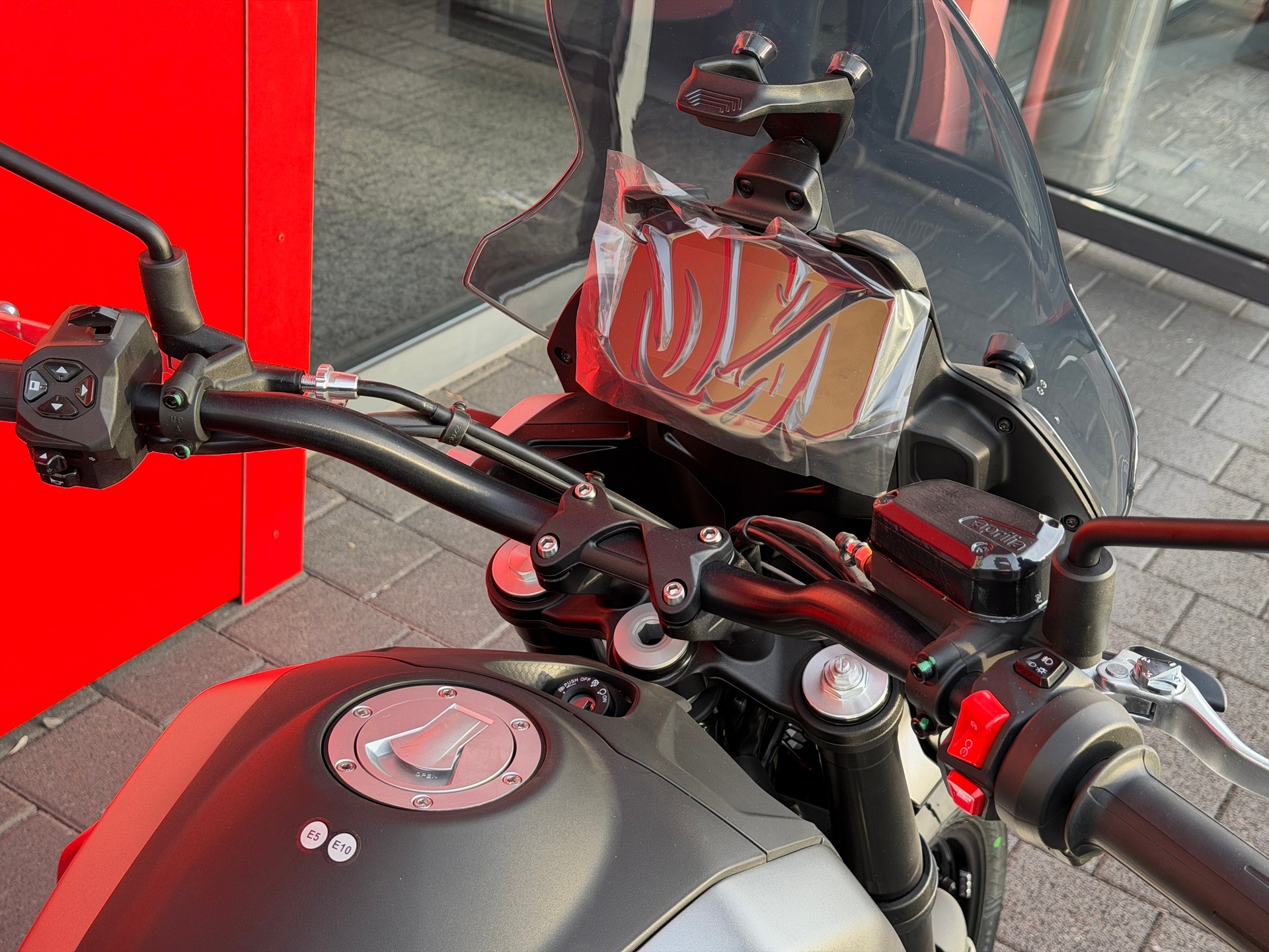MOTO GUZZI V85 TT Strada E5+ (35kW)-image-8
