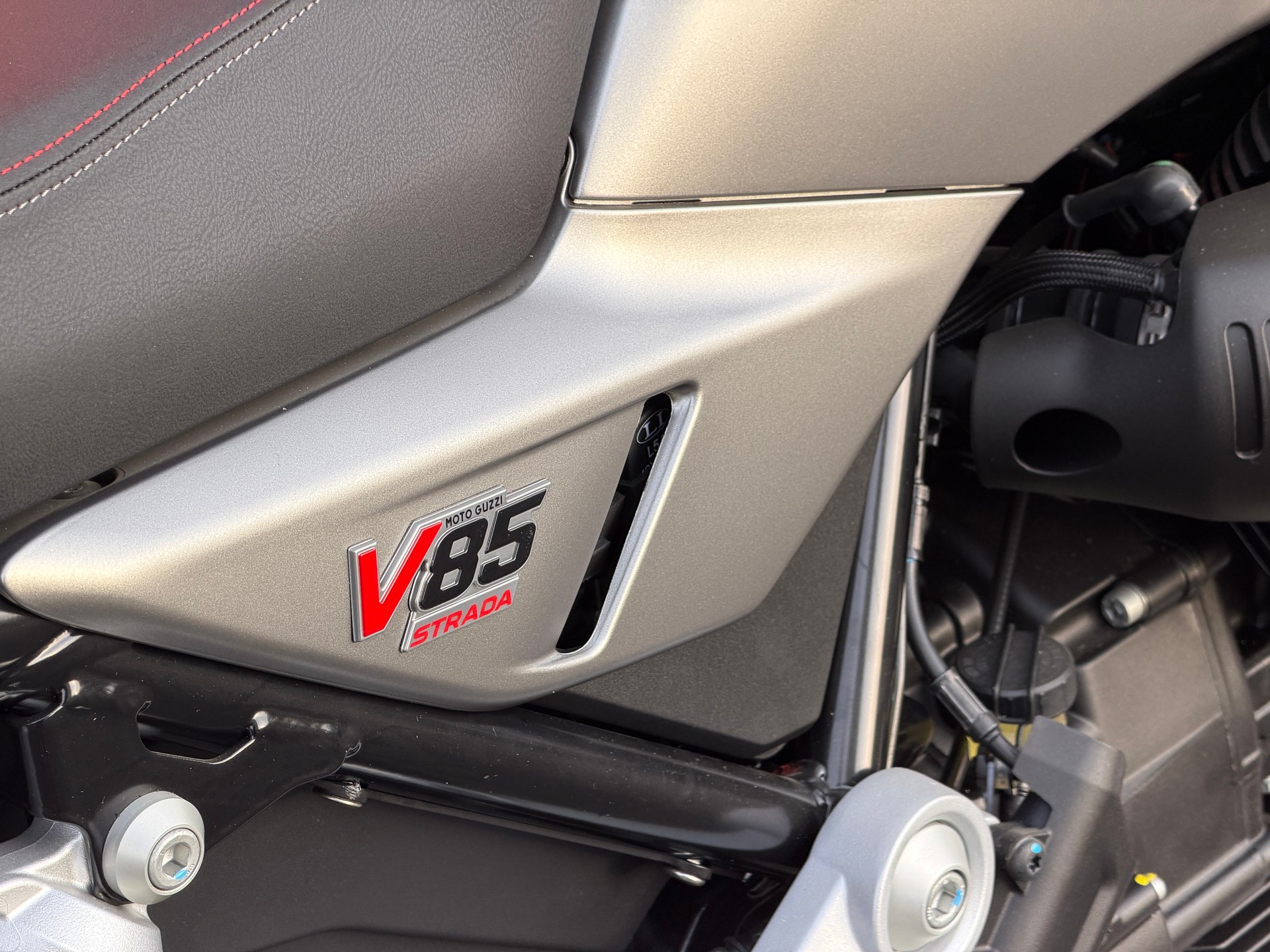MOTO GUZZI V85 TT Strada E5+ (35kW)-image-5