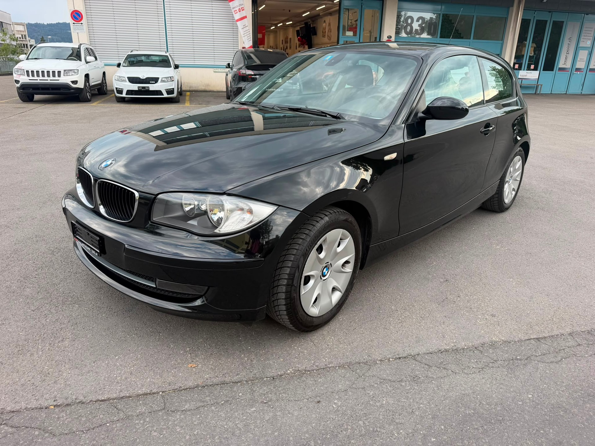 BMW 118i 3 Tรผrer-showroom-element-1