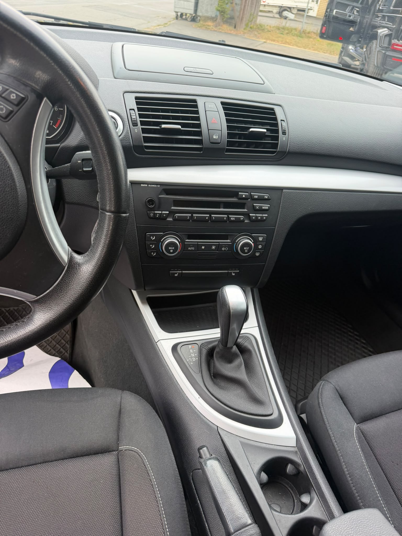 BMW 118i 3 Türer-image-9