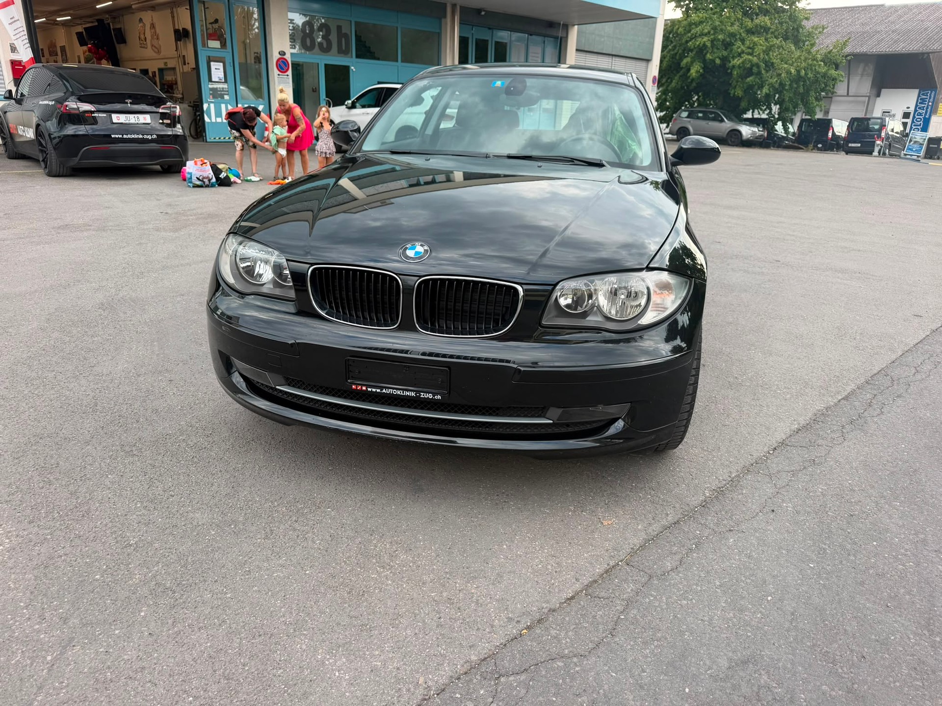 BMW 118i 3 Tรผrer-showroom-element-2