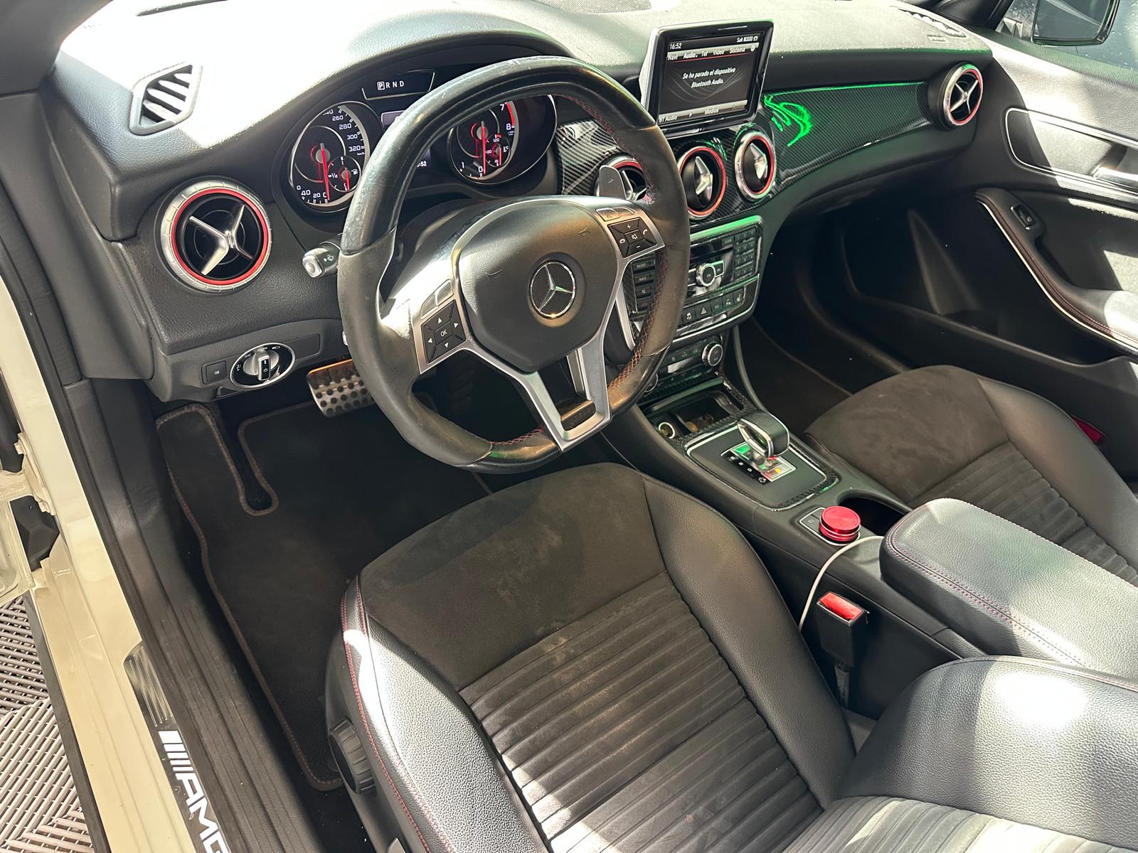 MERCEDES-BENZ CLA 45 AMG 4Matic Speedshift-showroom-element-1