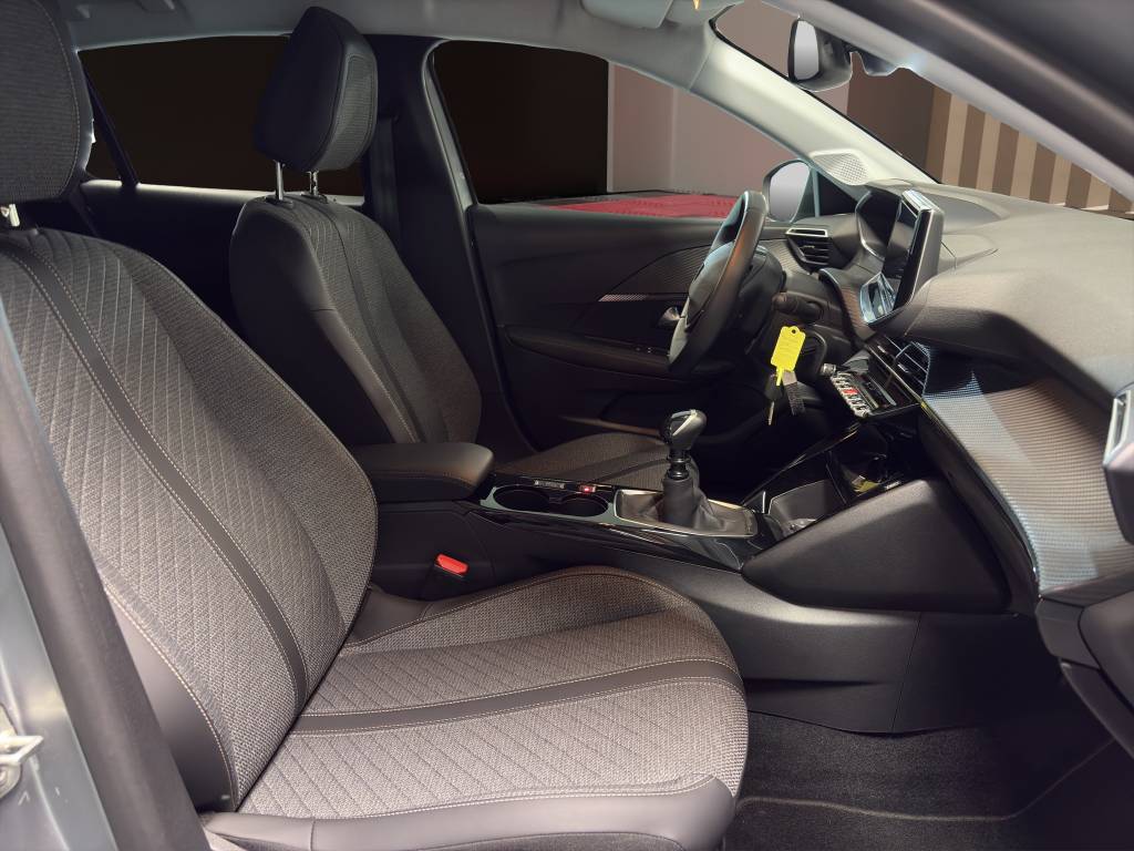 PEUGEOT 208 1.2 PureTech Allure-image-6