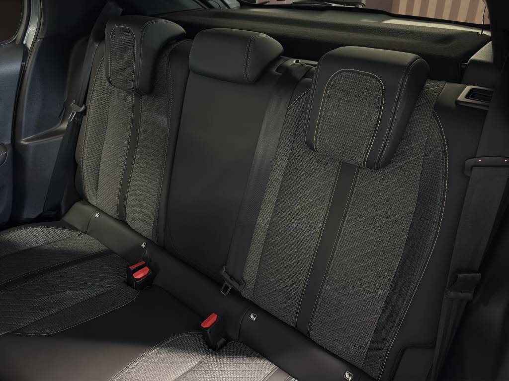 PEUGEOT 208 1.2 PureTech Allure-image-8