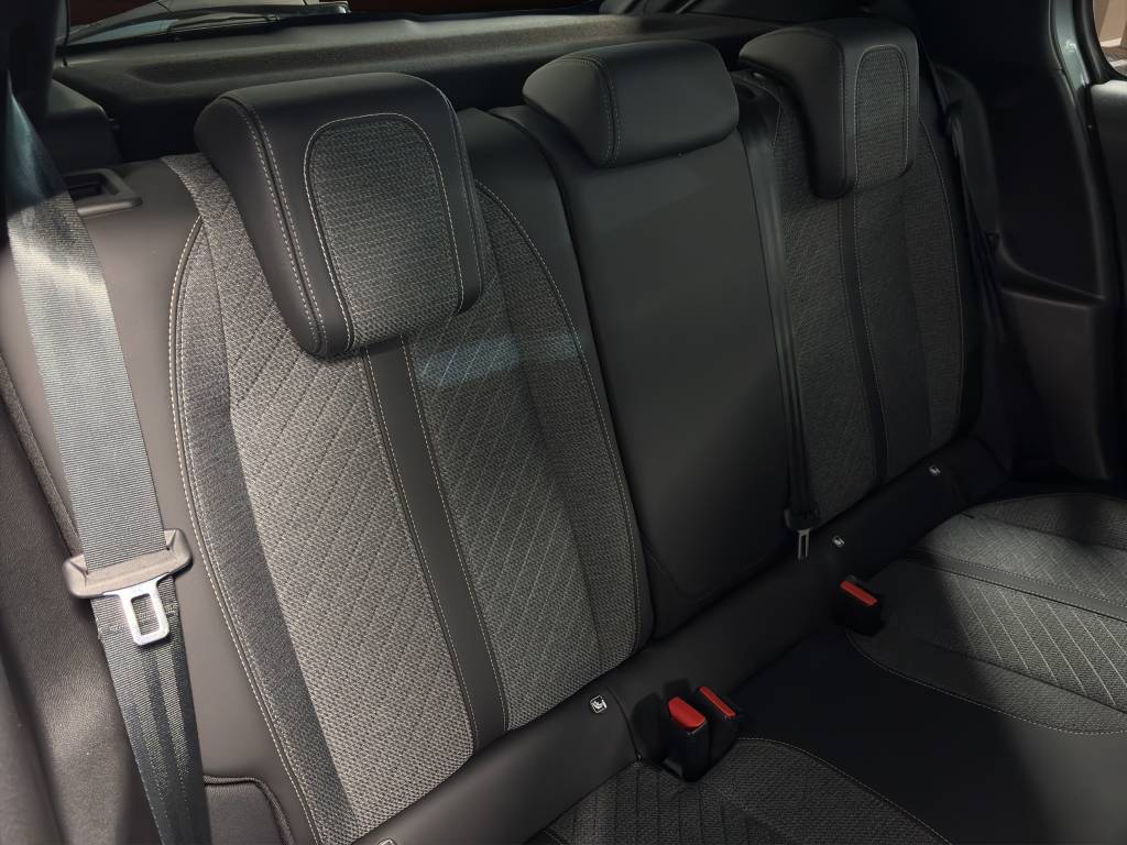 PEUGEOT 208 1.2 PureTech Allure-image-7