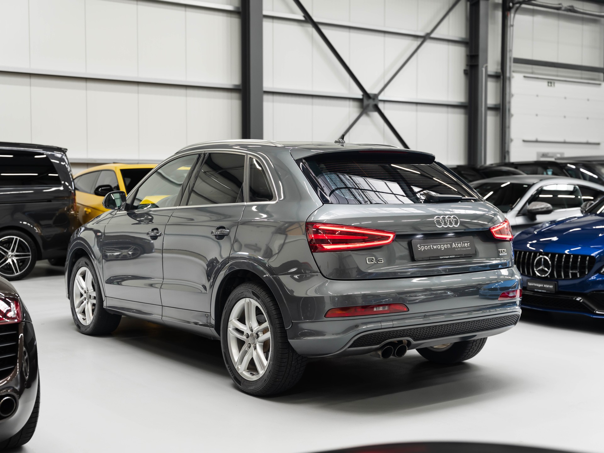 AUDI Q3 2.0 TDI quattro S-tronic-showroom-element-1
