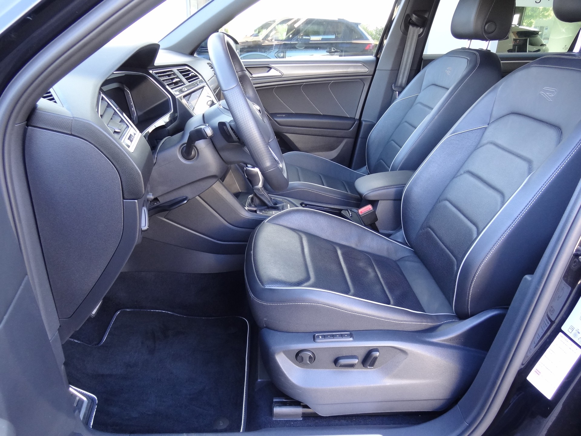 VW Tiguan Allspace 2.0 TDI SCR R-Line 4Motion DSG-image-9