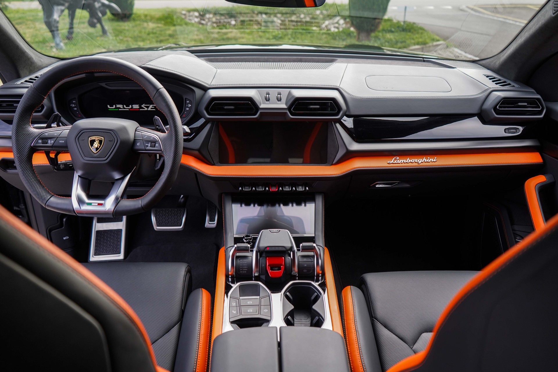LAMBORGHINI URUS-image-8