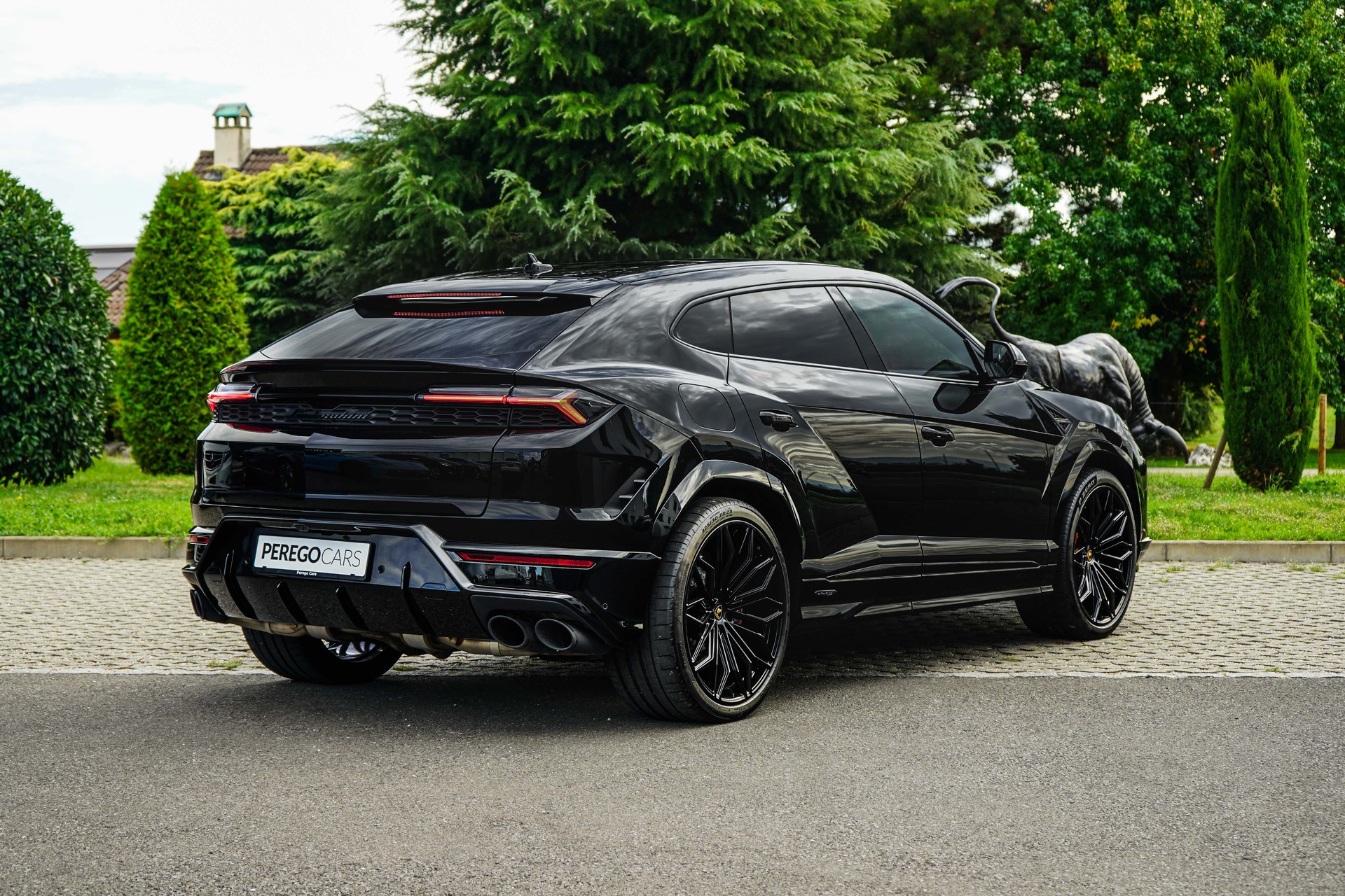 LAMBORGHINI URUS-image-5