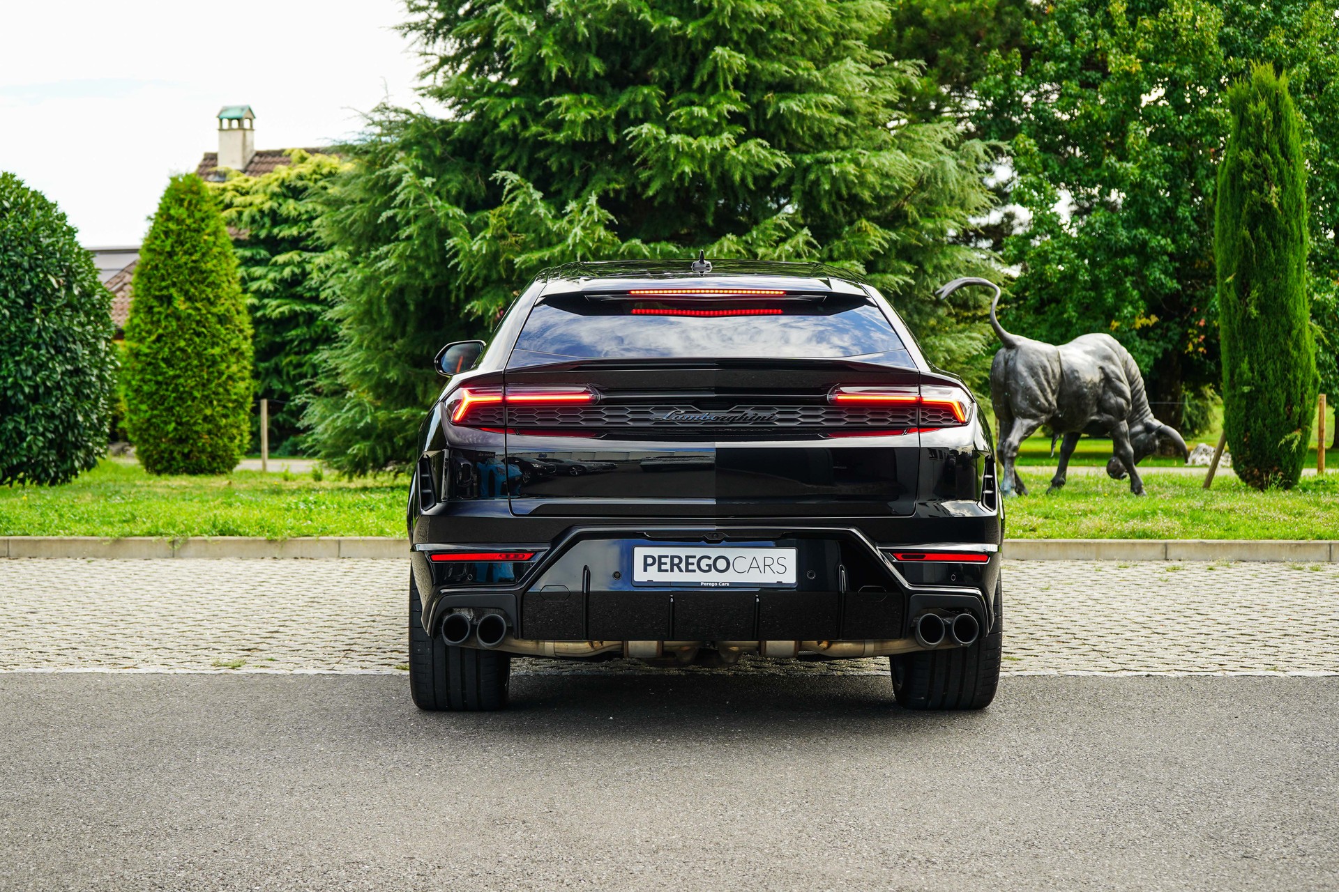 LAMBORGHINI URUS-image-4