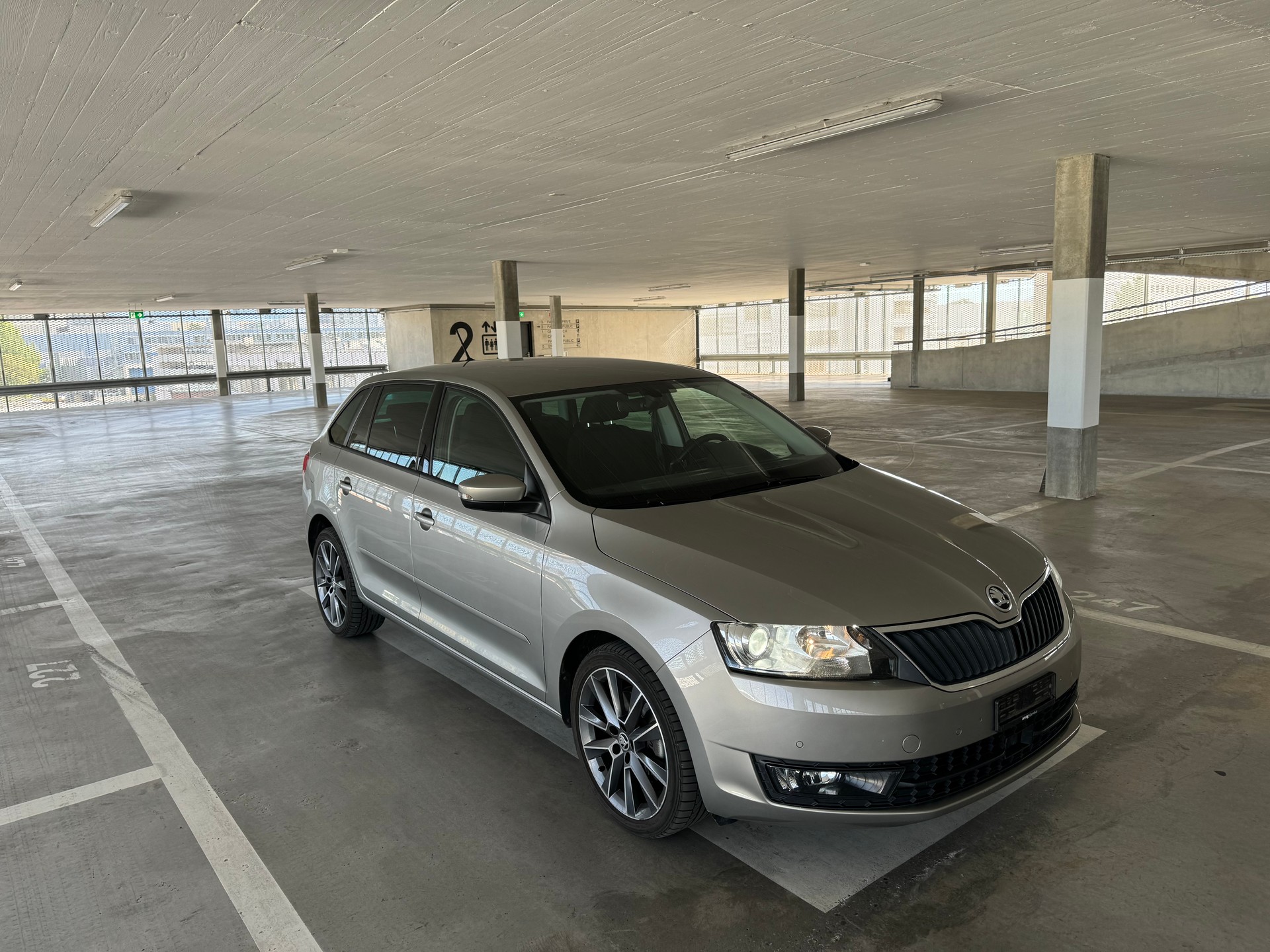 SKODA Rapid Spaceback 1.4 TSI Swiss Edition DSG