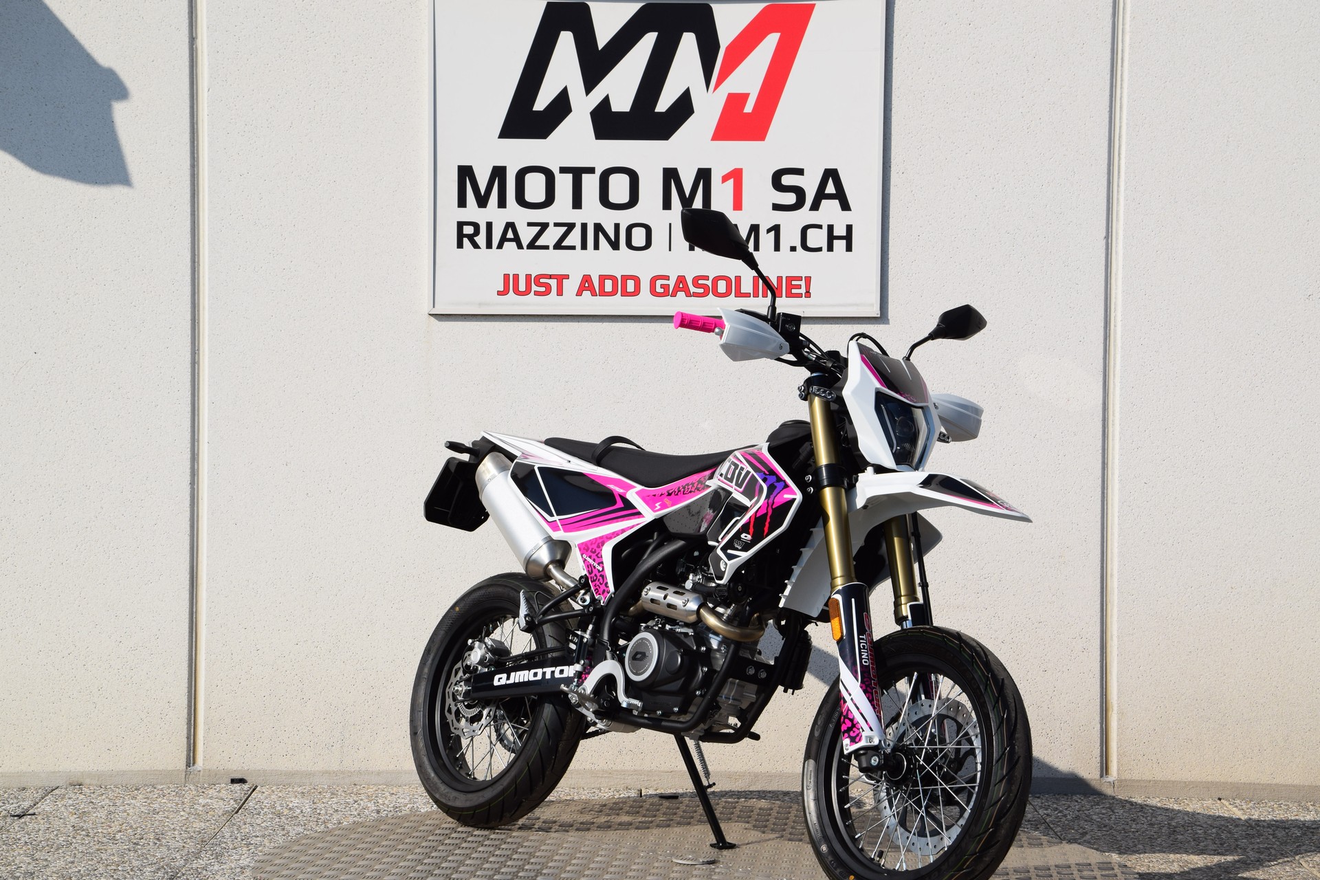 QJ COV 125 PINK EDITION-image-1