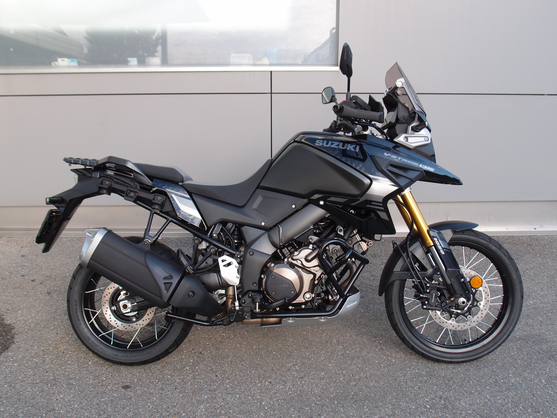SUZUKI DL 1050 DE-image-1