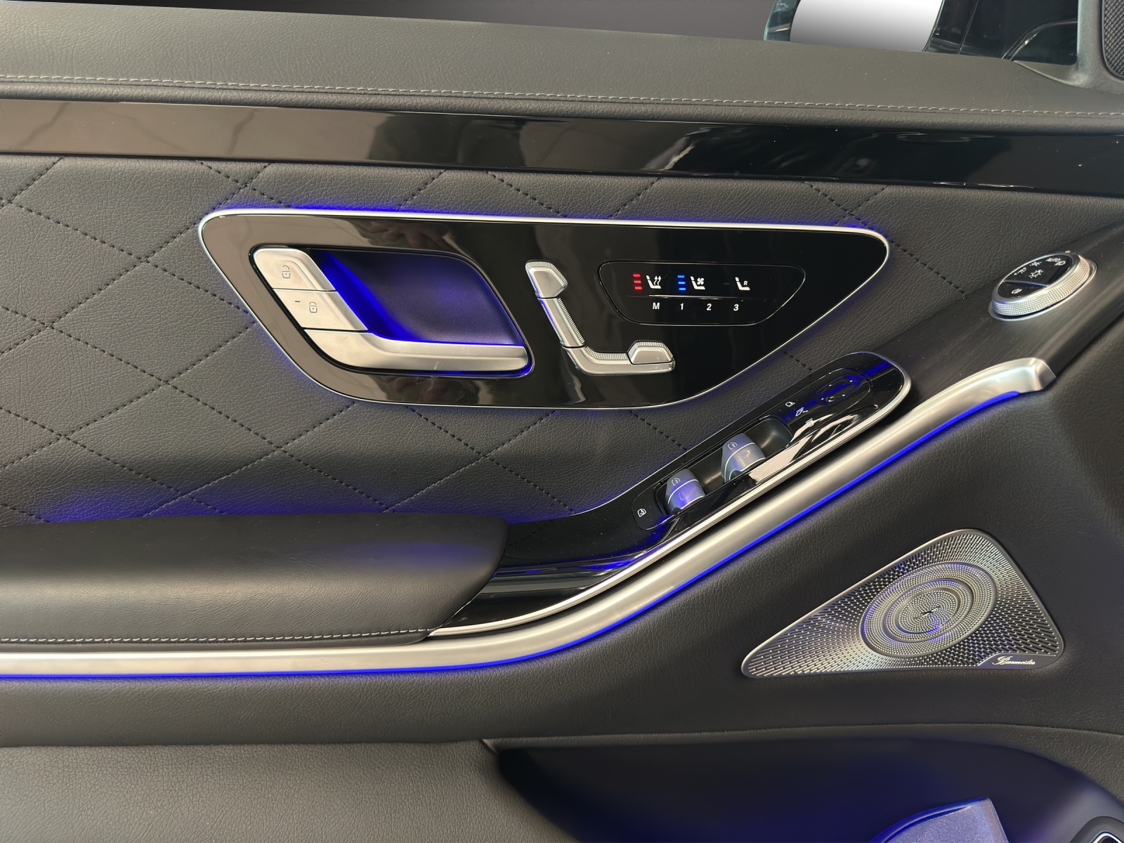 MERCEDES-BENZ S 580 e L 4M AMG Line-image-12