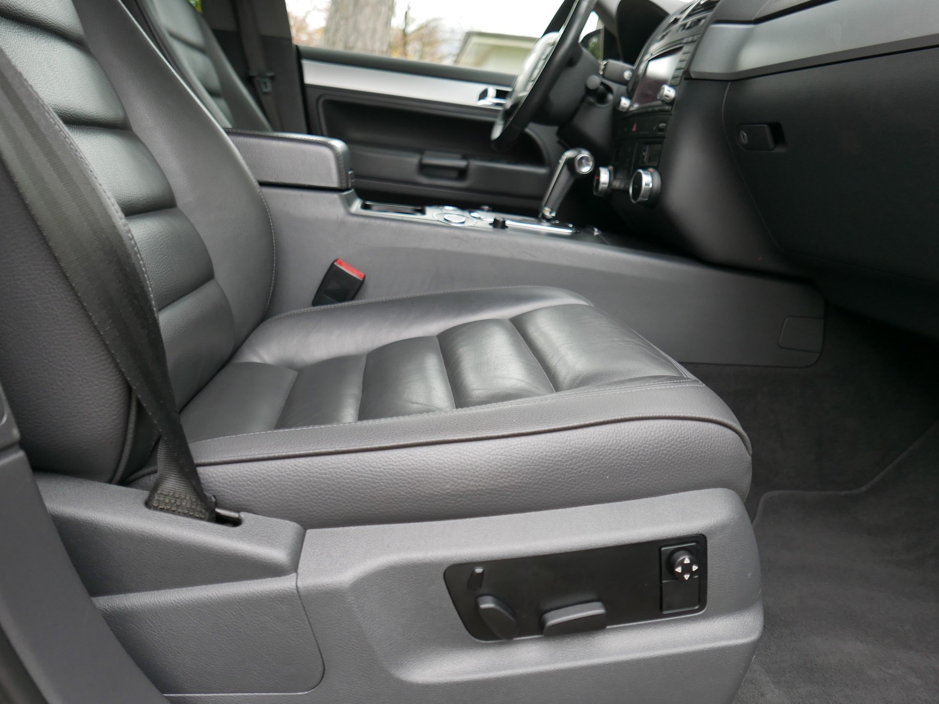 VW Touareg 3.0 TDI-image-3