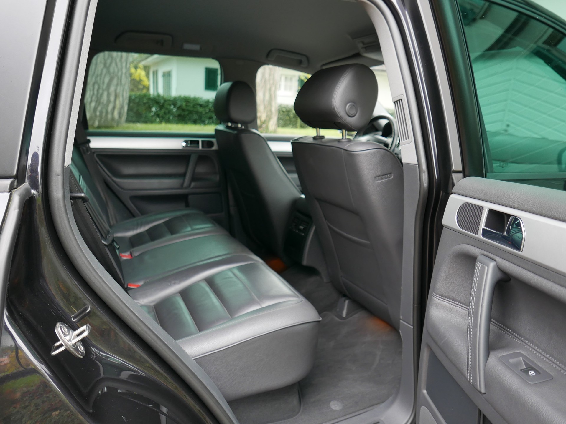 VW Touareg 3.0 TDI-image-4