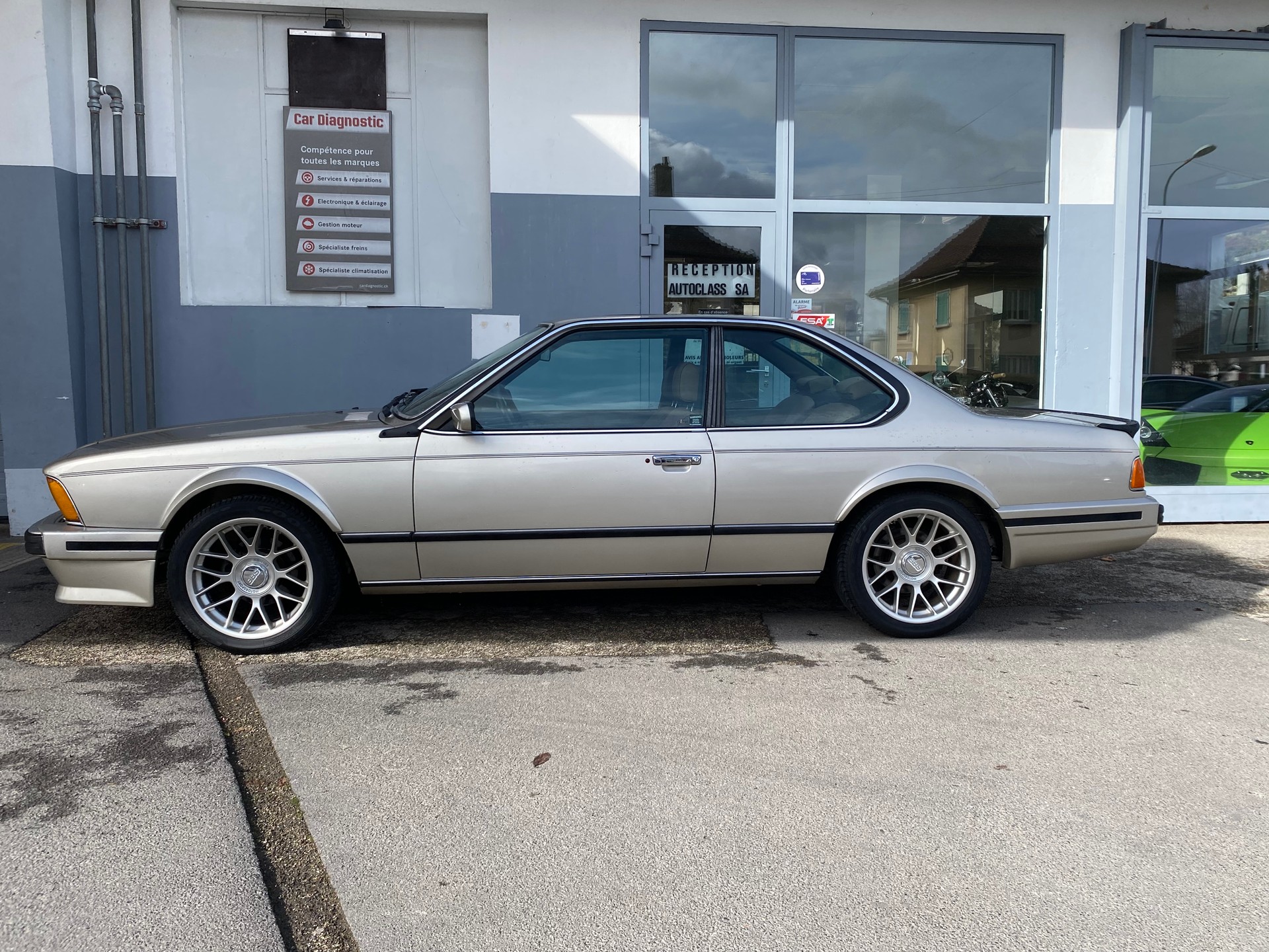 BMW 635CSi A-showroom-element-1