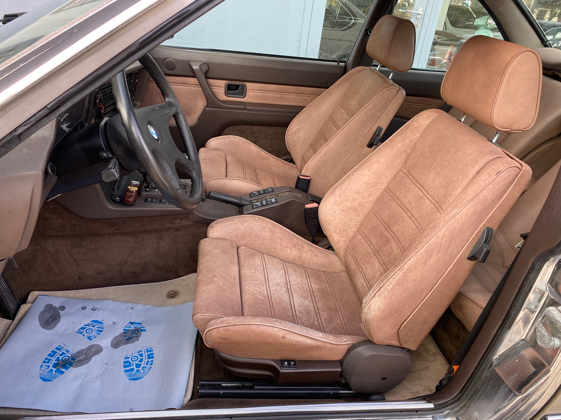 BMW 635CSi A-image-10
