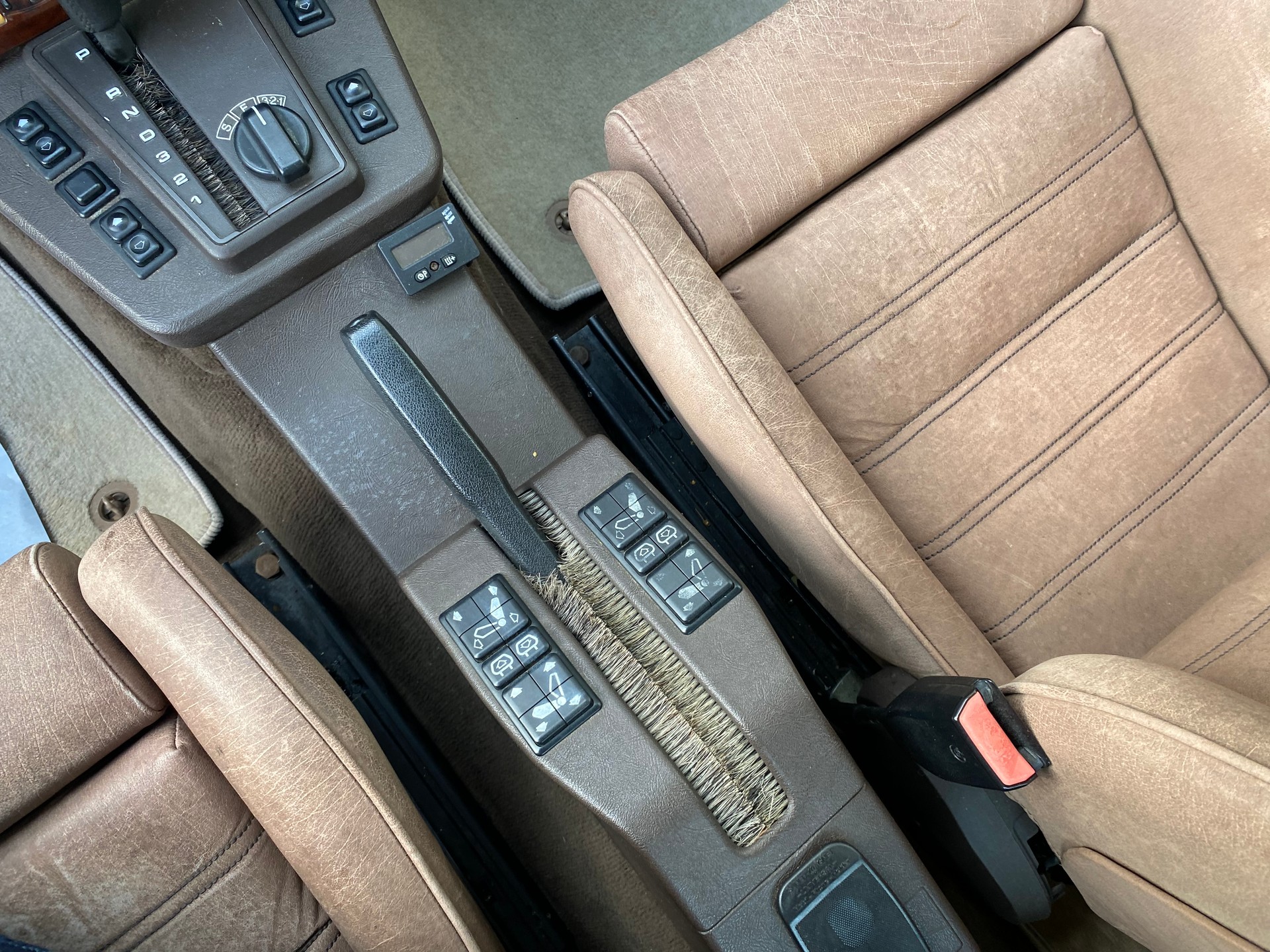 BMW 635CSi A-image-14