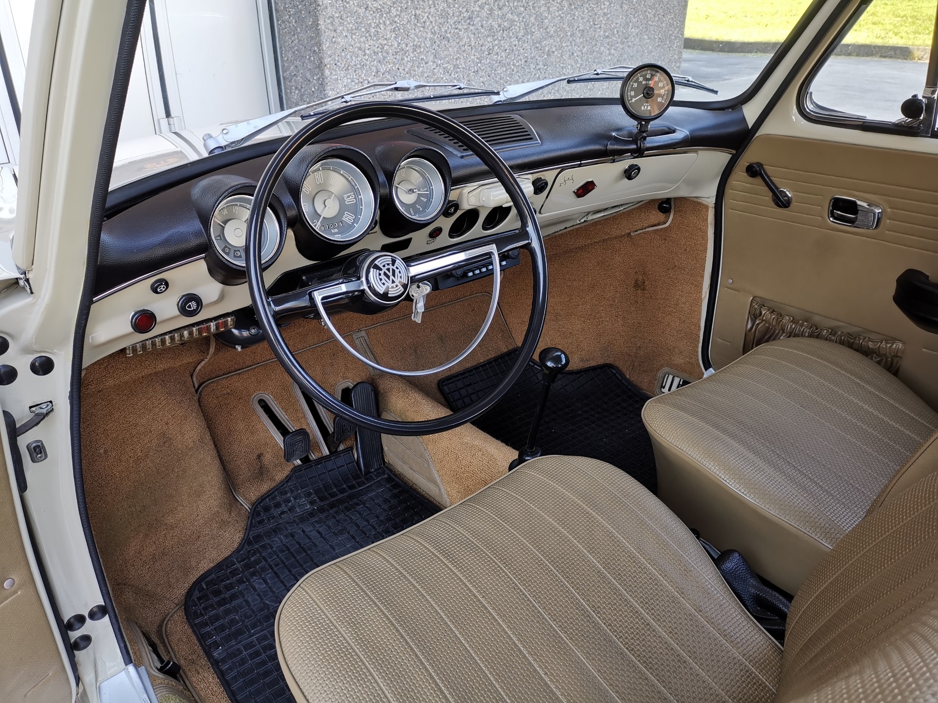 VW VW 31- 1600L Notchback-image-3