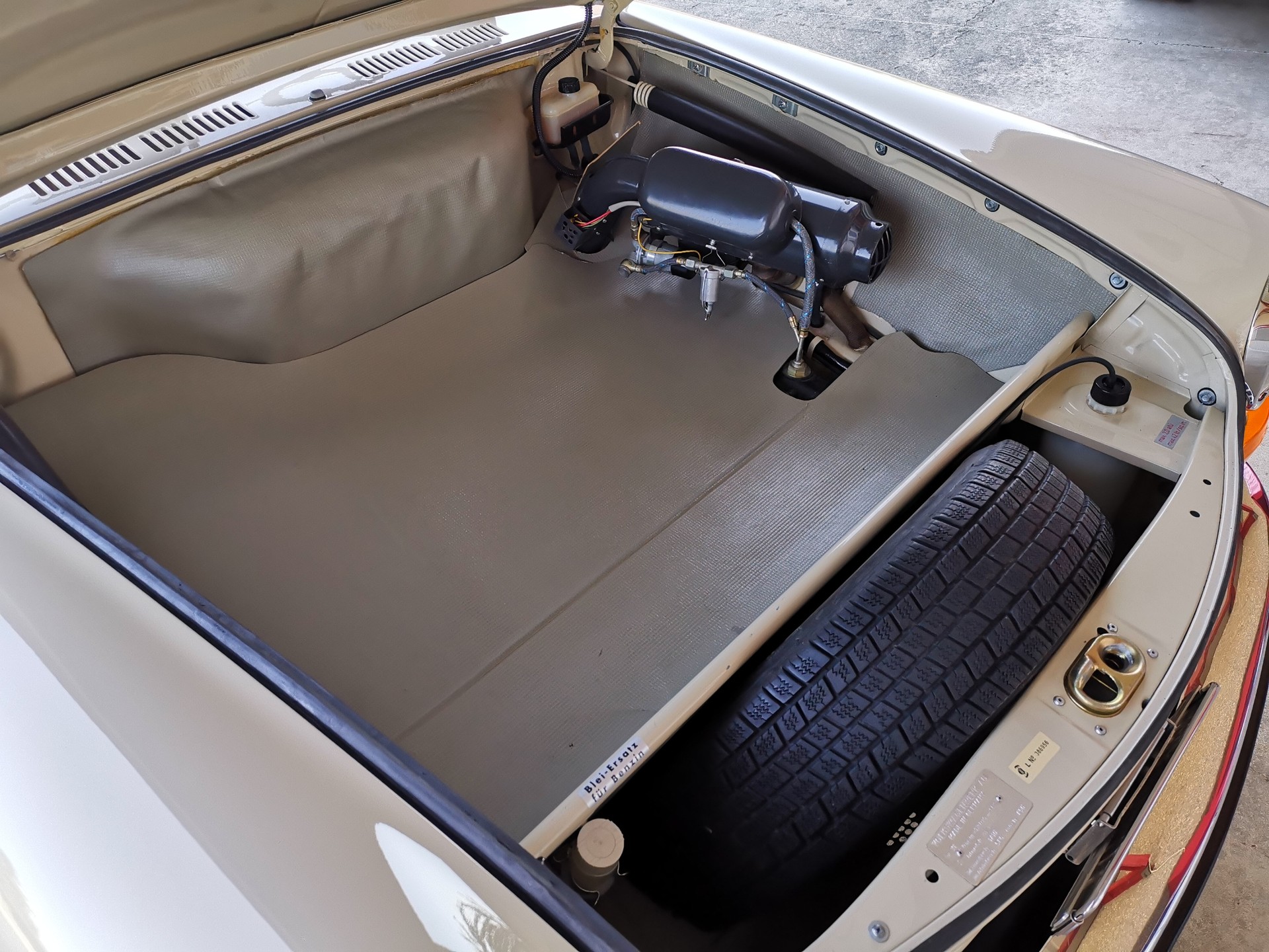 VW VW 31- 1600L Notchback-image-6