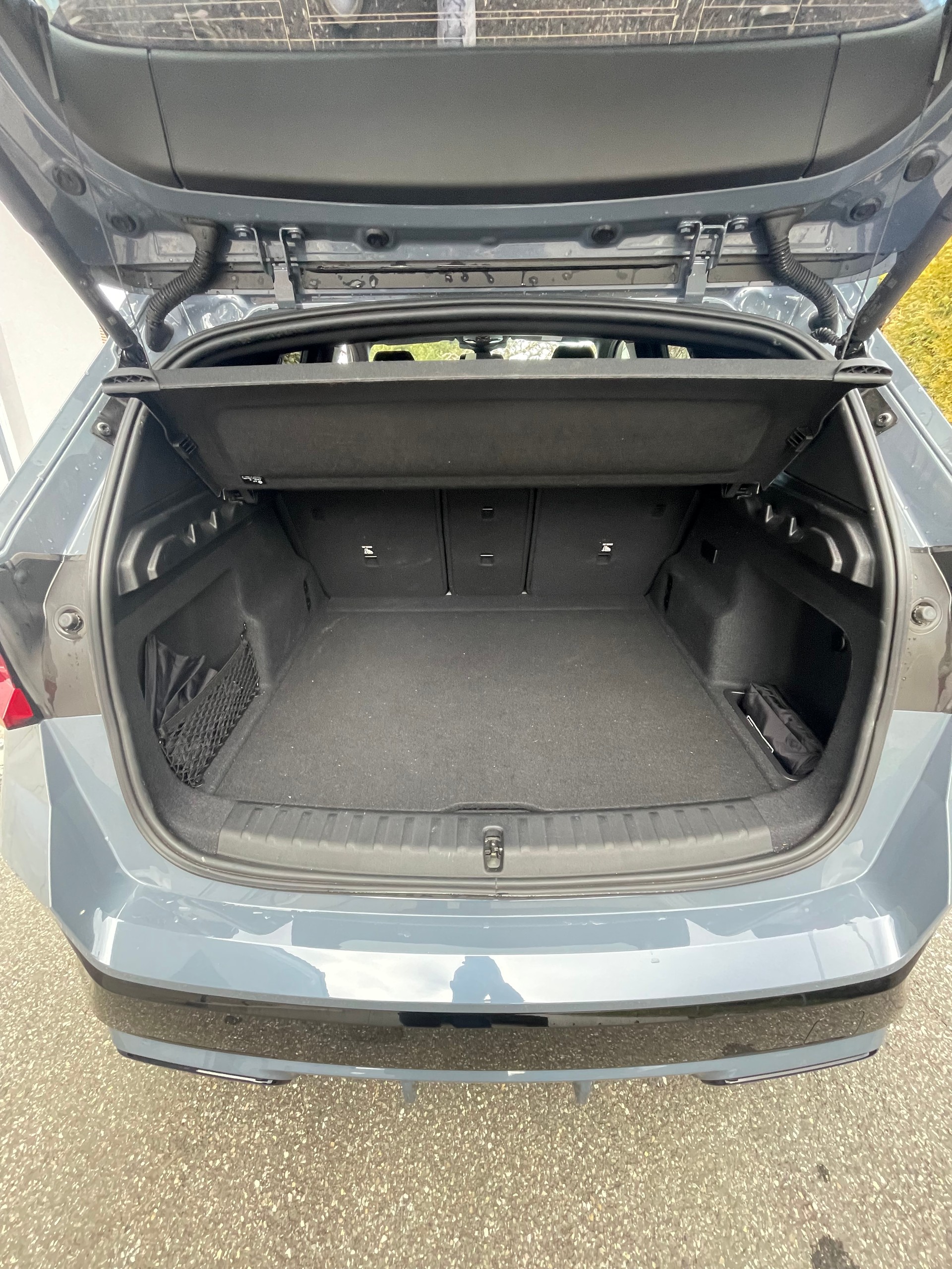BMW iX1 xDrive 30 M Sport-image-8