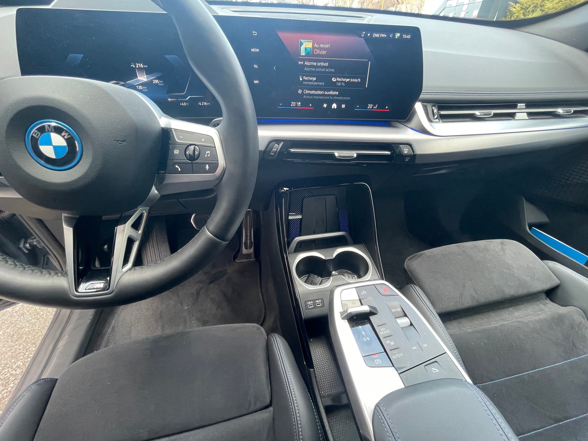 BMW iX1 xDrive 30 M Sport-image-7