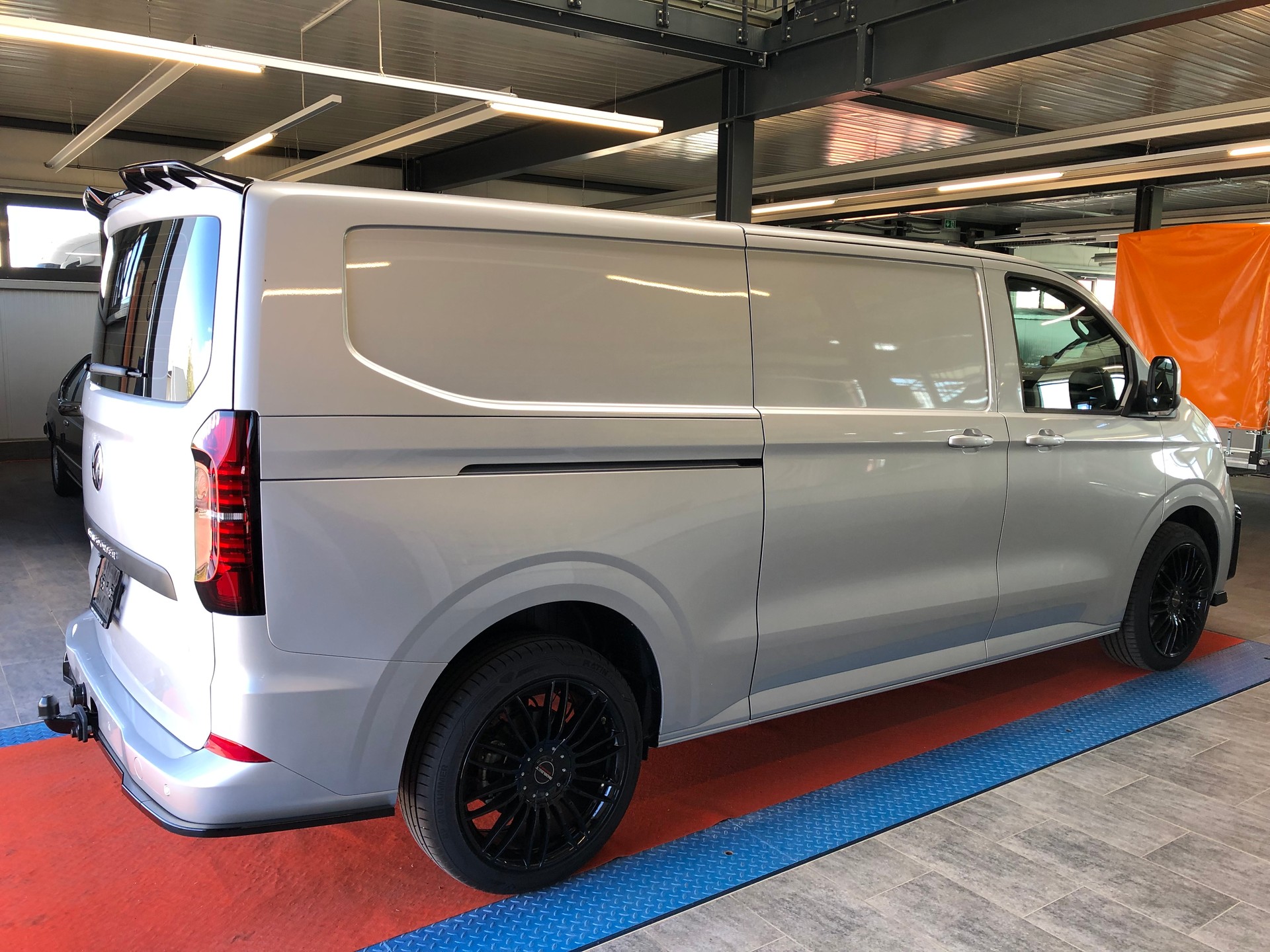 VW Transporter T7 2.0 TDI Lang 110PS-image-9