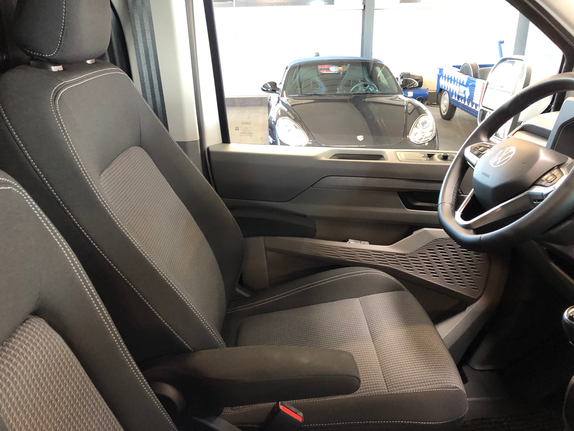 VW Transporter T7 2.0 TDI Lang 110PS-image-15