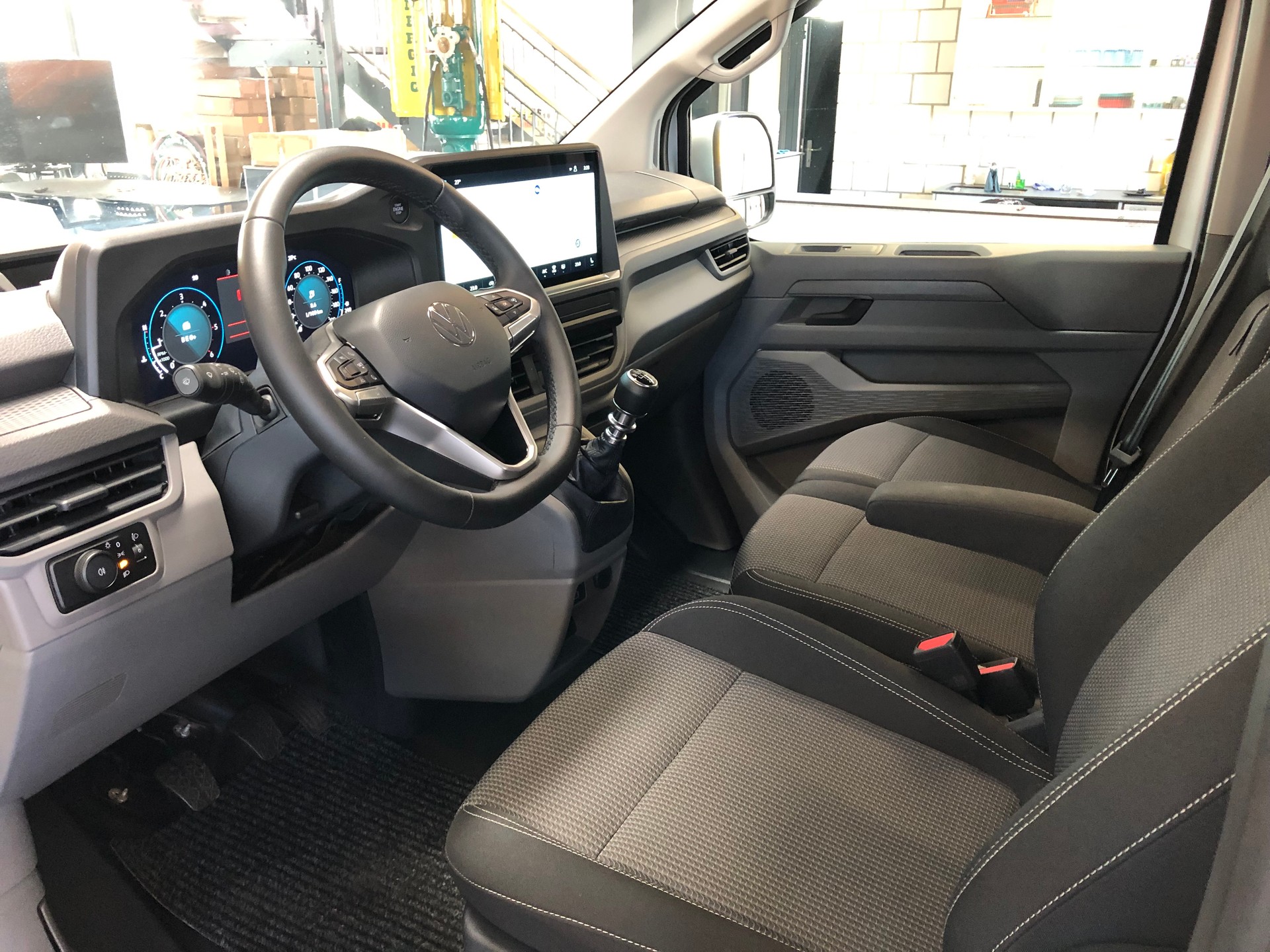 VW Transporter T7 2.0 TDI Lang 110PS-image-20