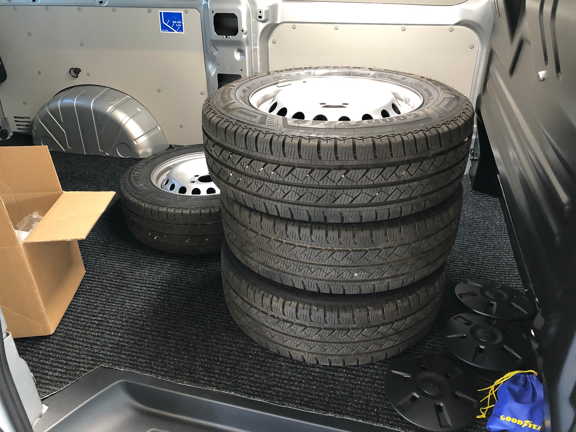 VW Transporter T7 2.0 TDI Lang 110PS-image-17