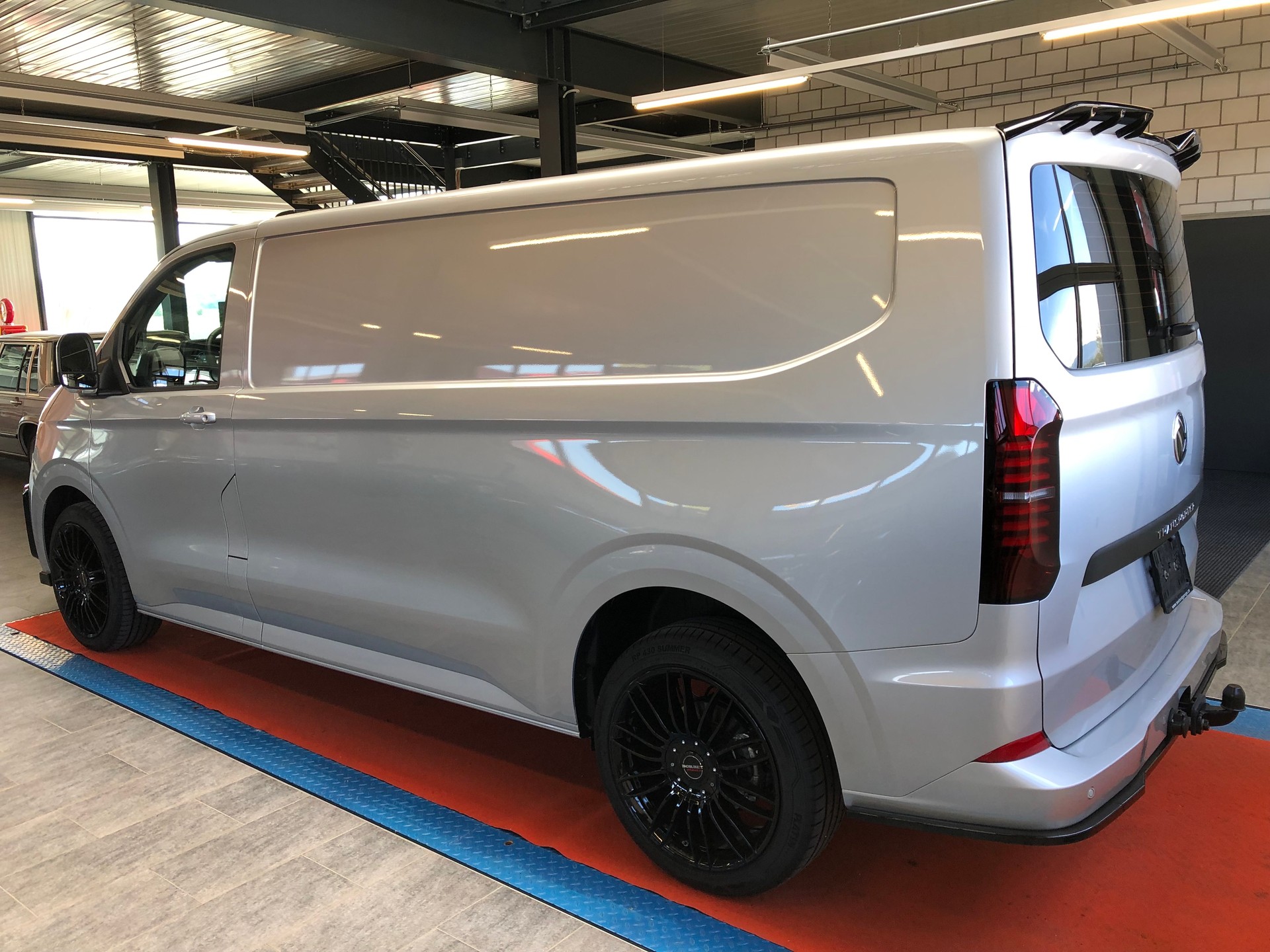 VW Transporter T7 2.0 TDI Lang 110PS-image-6