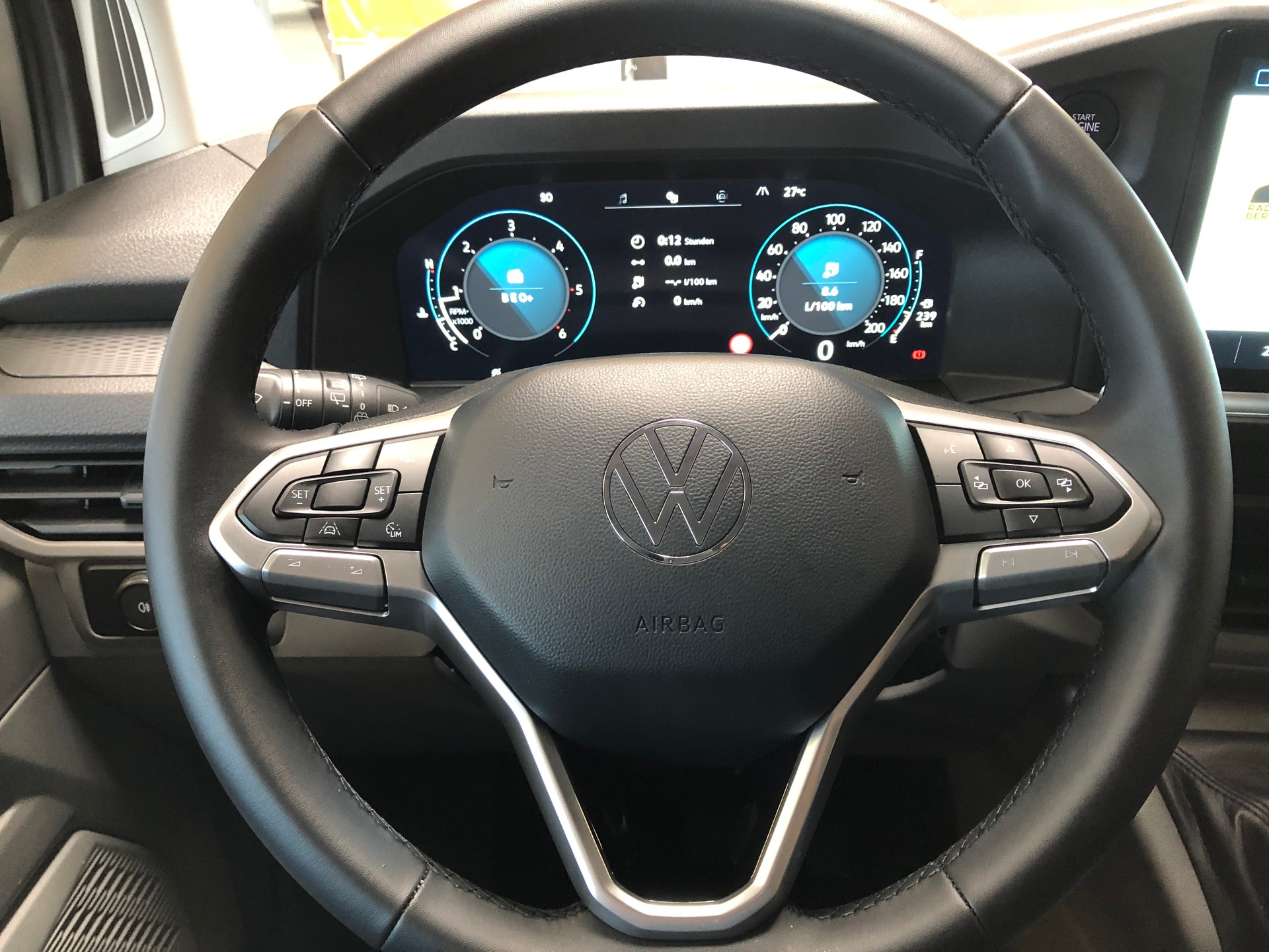 VW Transporter T7 2.0 TDI Lang 110PS-image-23
