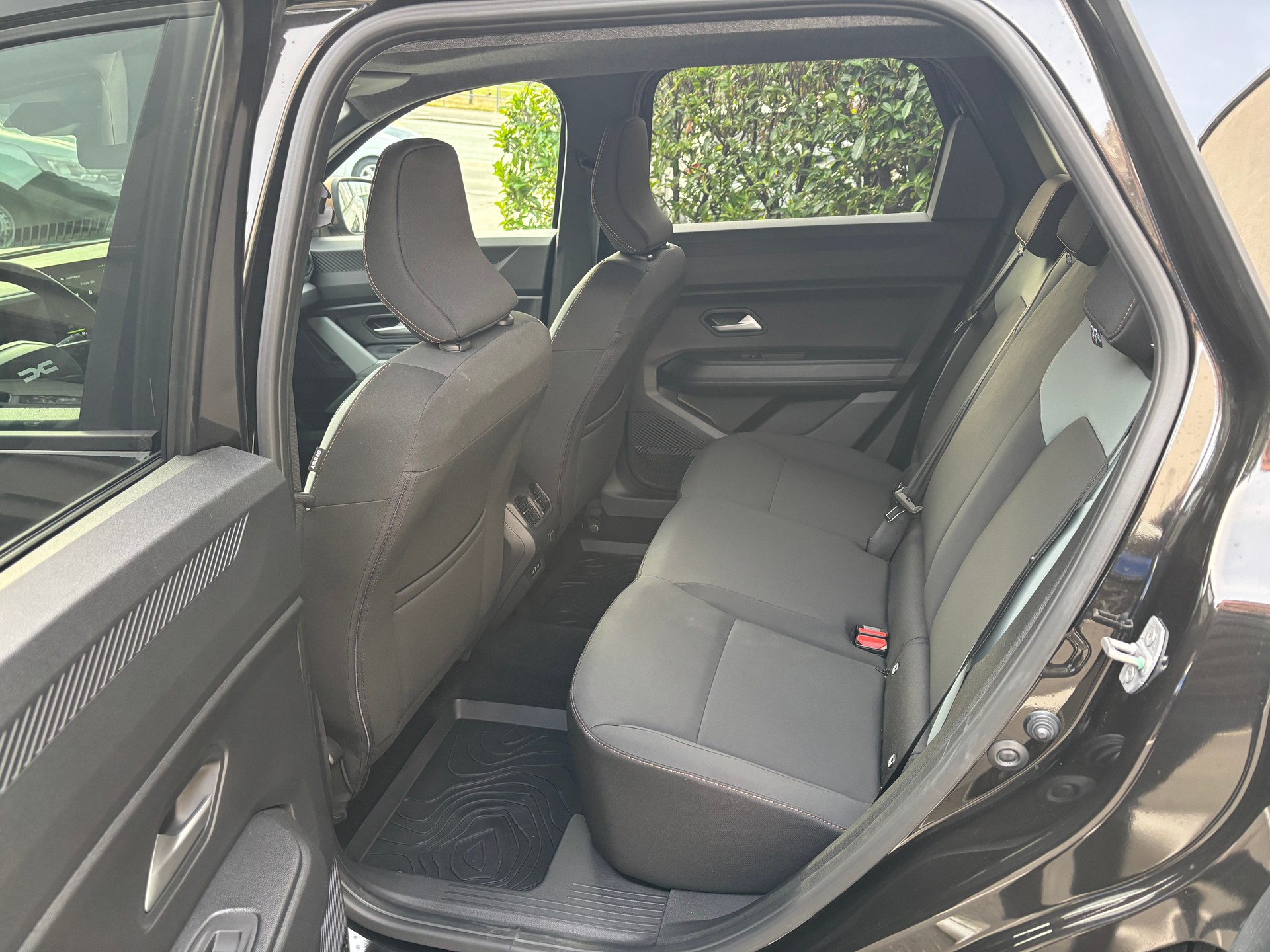 DACIA Bigster Extreme Mild Hybrid 130 4X4-image-8