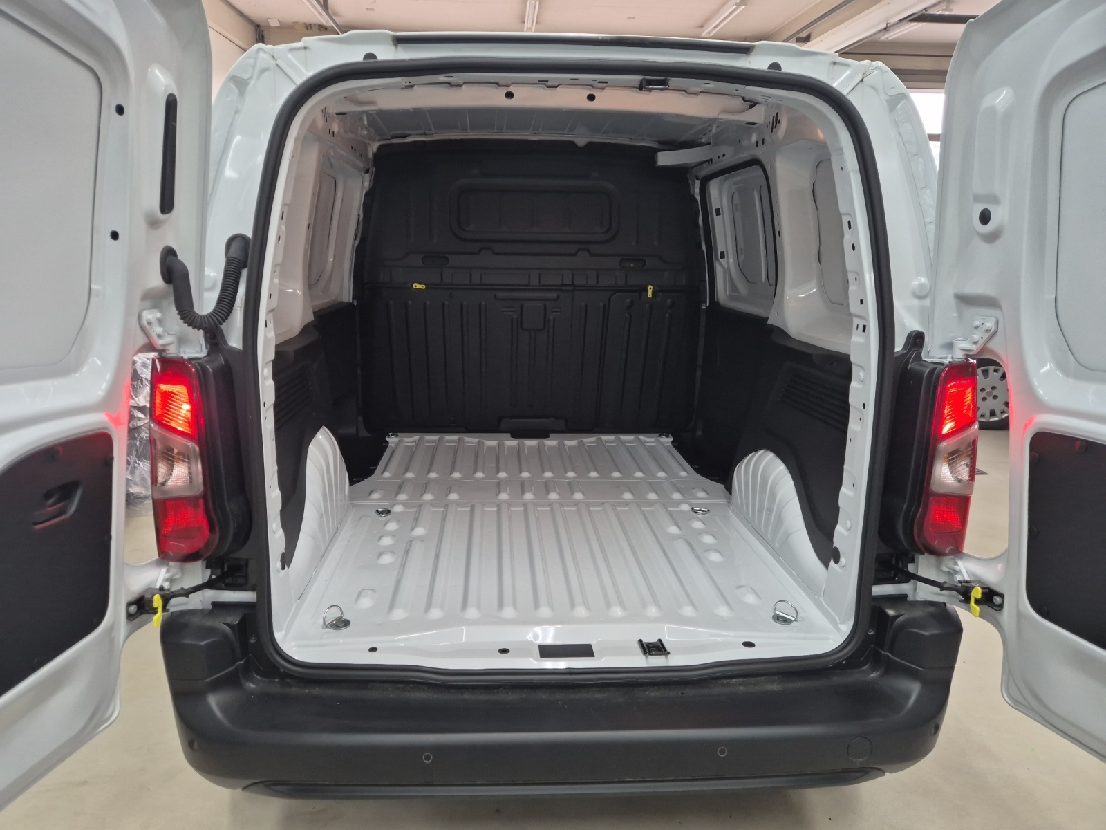 FIAT E-Doblo Kaw. L1 50 kWh Easy Pro-image-9