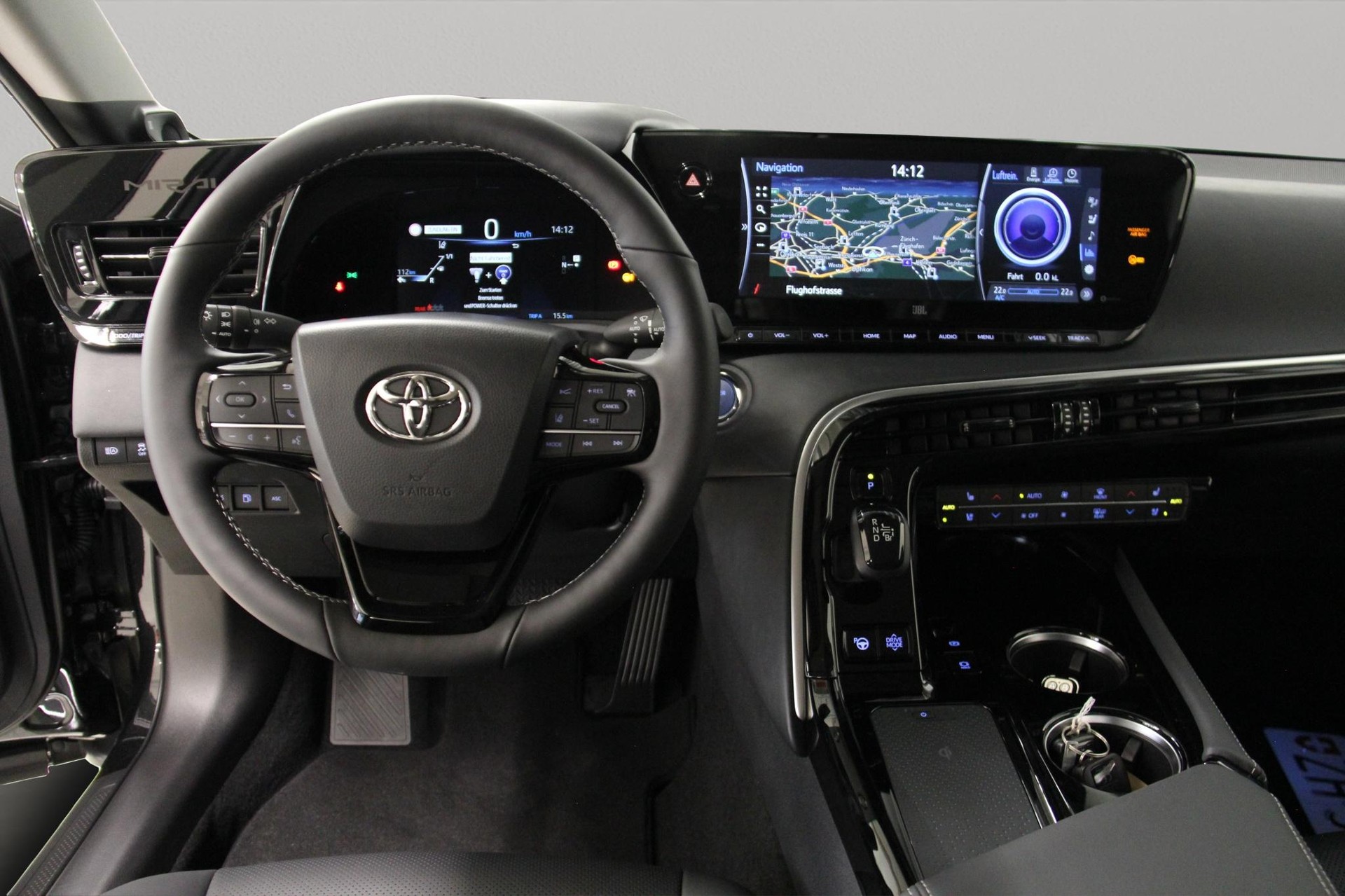 TOYOTA Mirai Fuel Cell Platinum-showroom-element-3