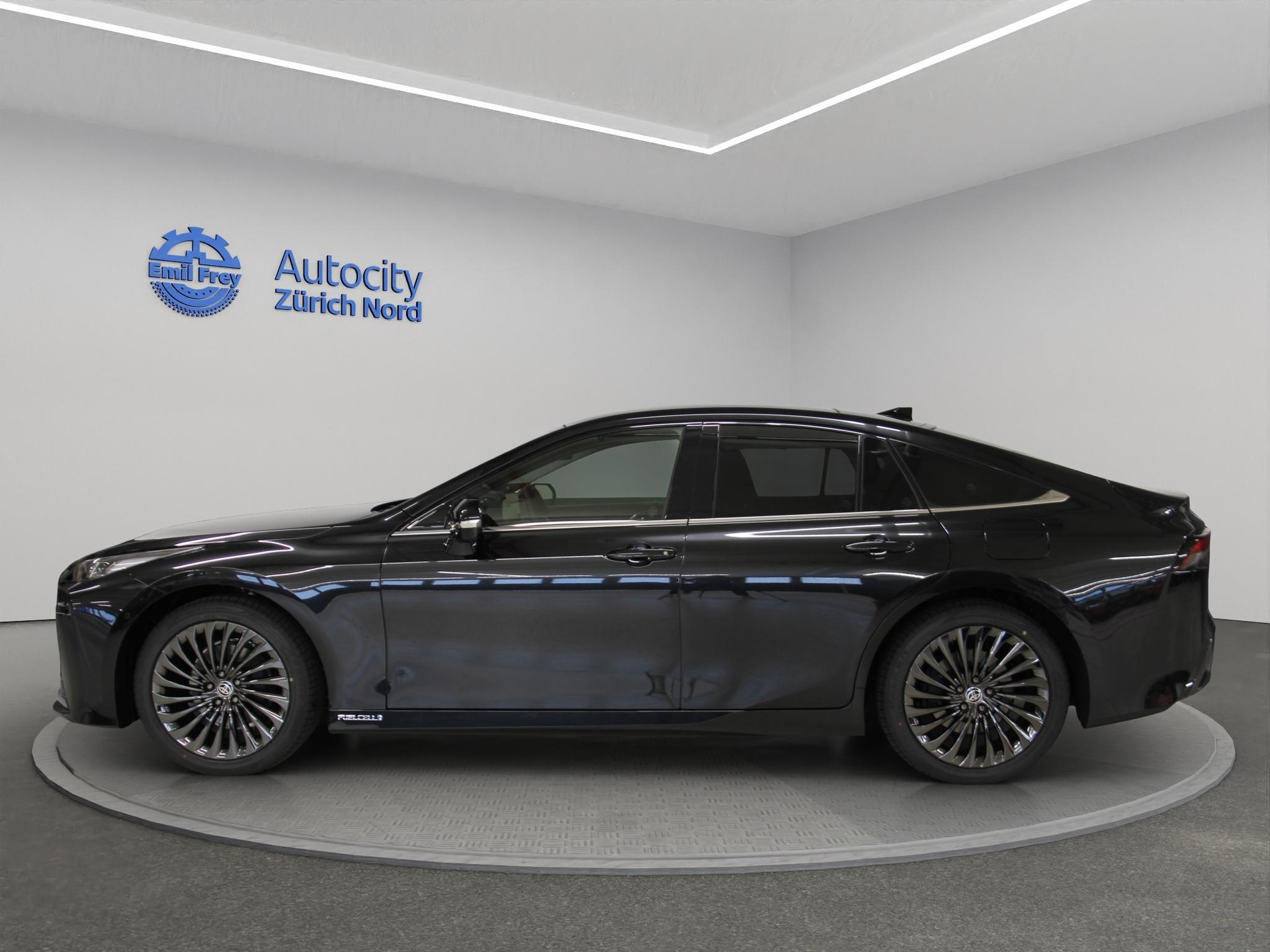 TOYOTA Mirai Fuel Cell Platinum-showroom-element-2