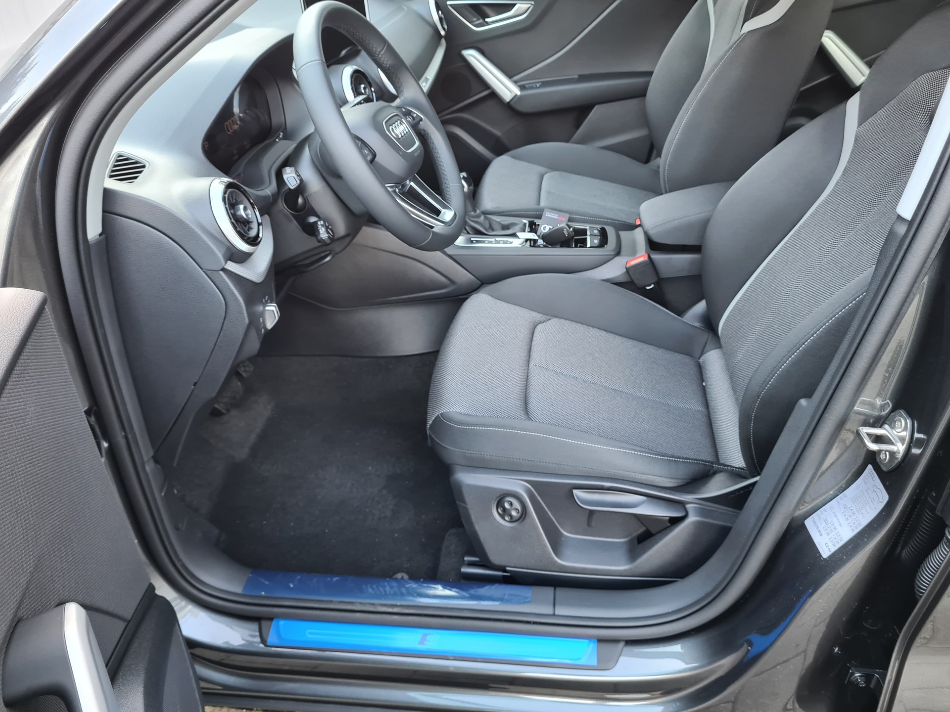 AUDI Q2 35 TFSI S line S-tronic-image-11