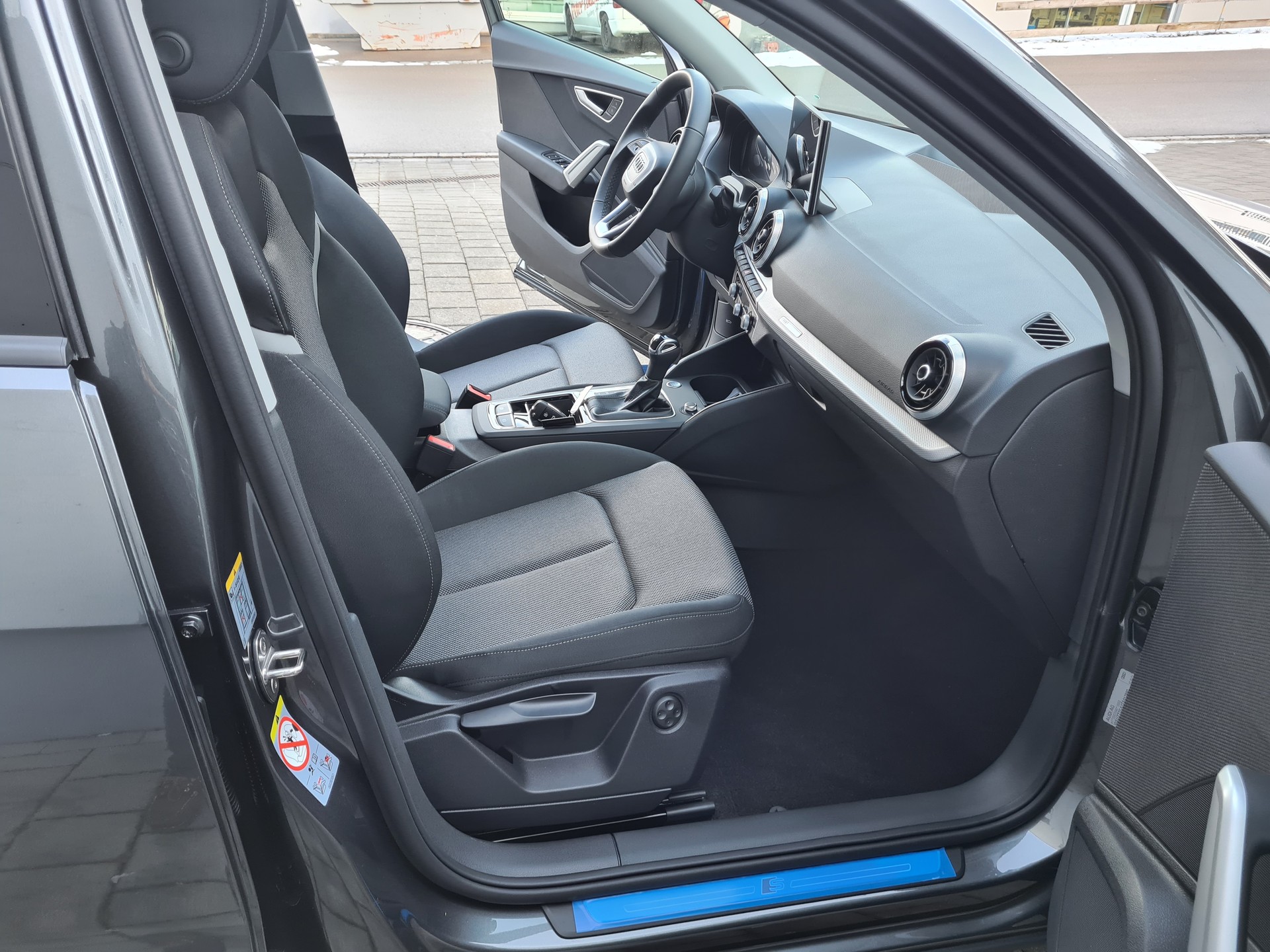 AUDI Q2 35 TFSI S line S-tronic-image-12