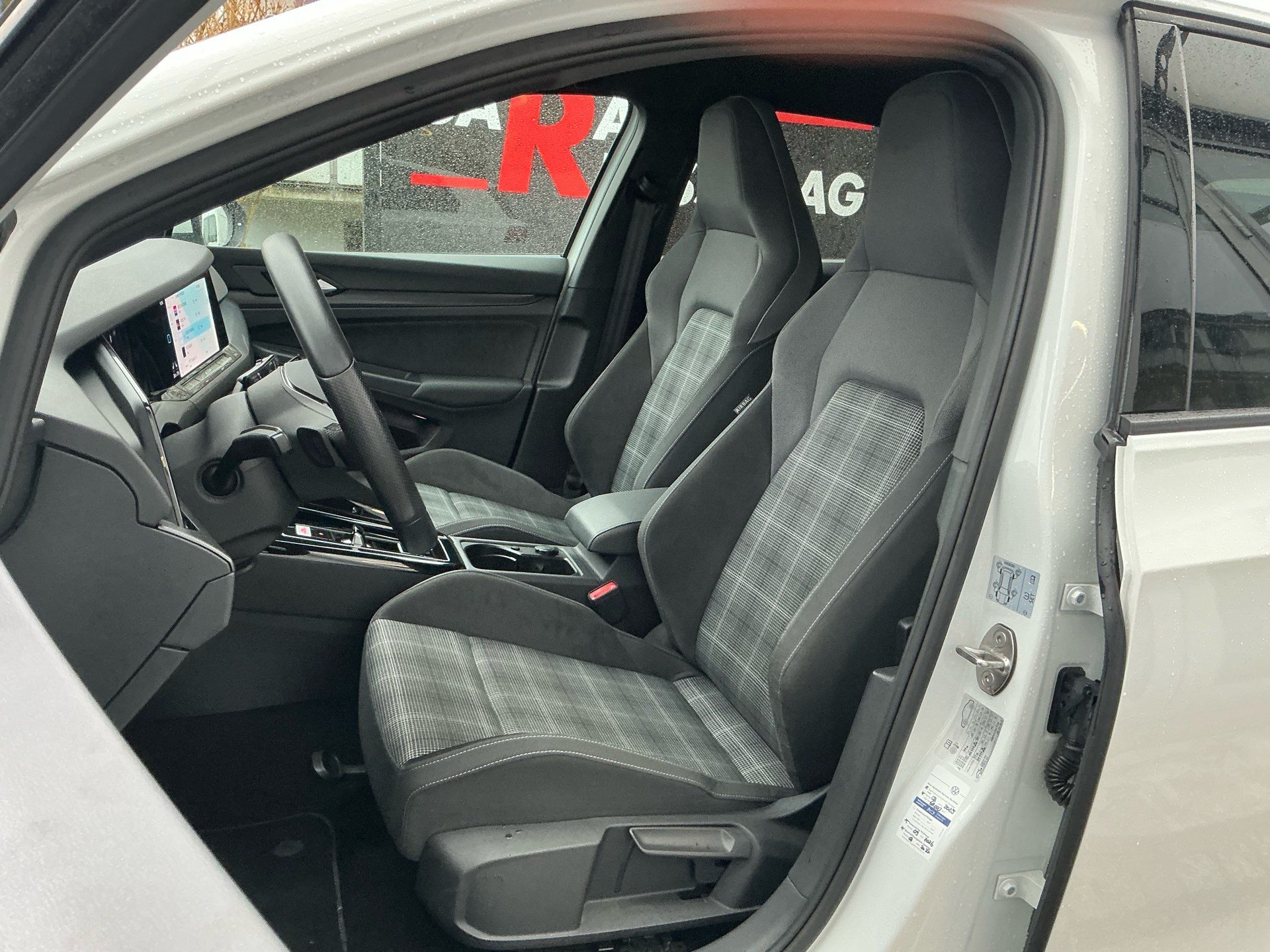 VW Golf GTD 2.0 TDI DSG 200PS *** ANHÄNGERKUPPLUNG & 8FACH BEREIFT ***-image-7