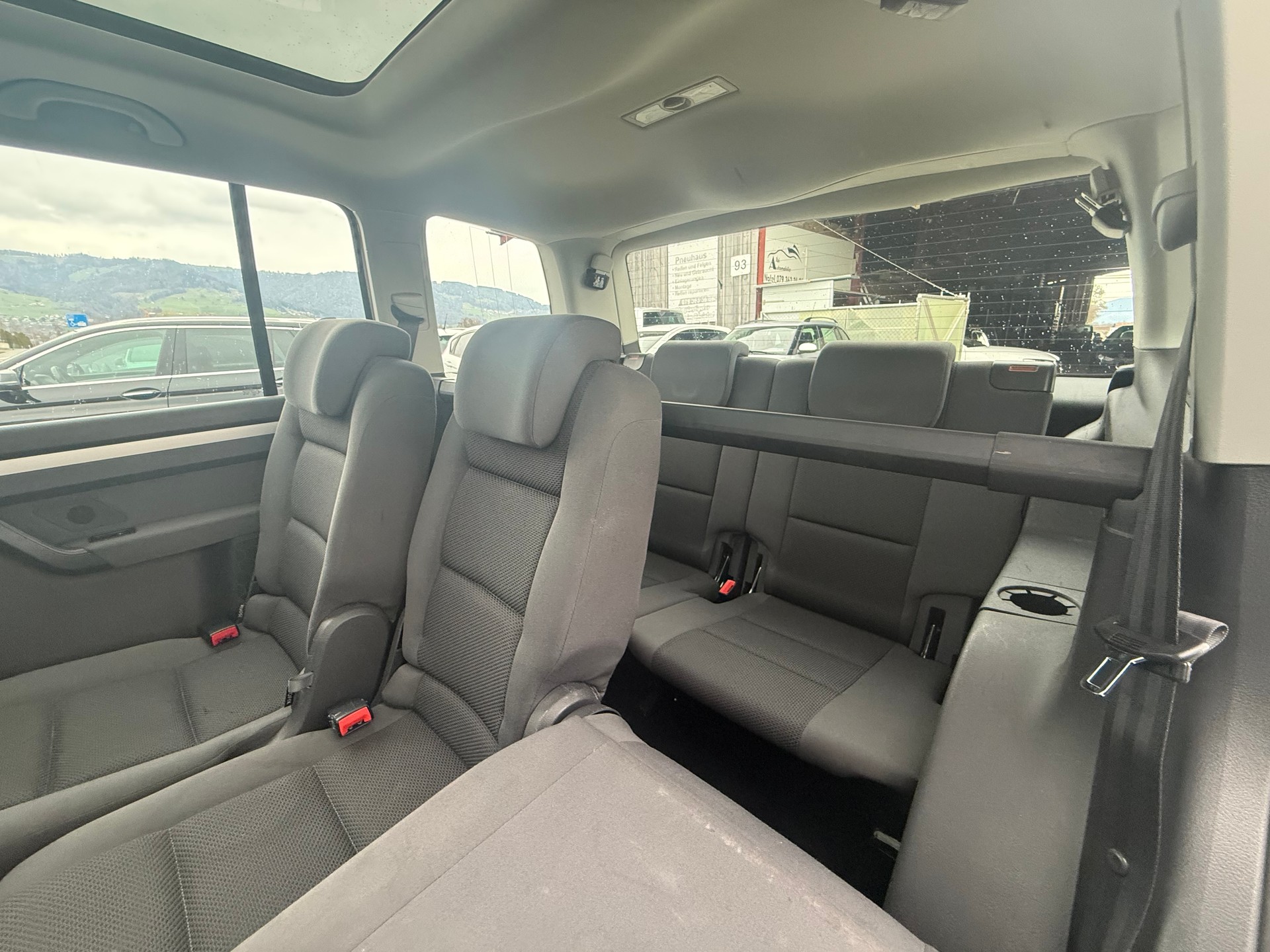 VW Touran 1.6 TDI Trendline 7-Plätzer-image-13